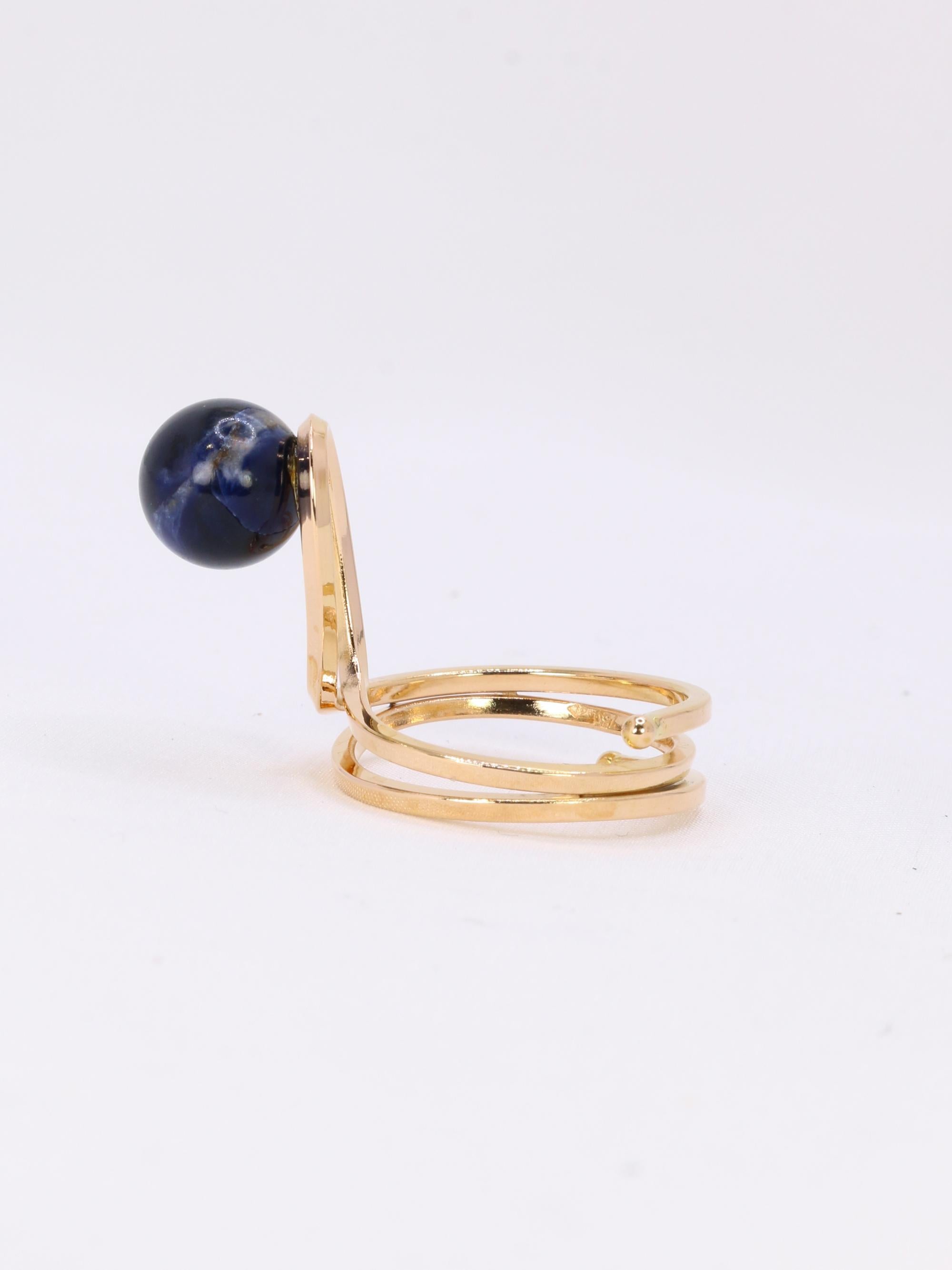 Bague moderniste or jaune sodalite