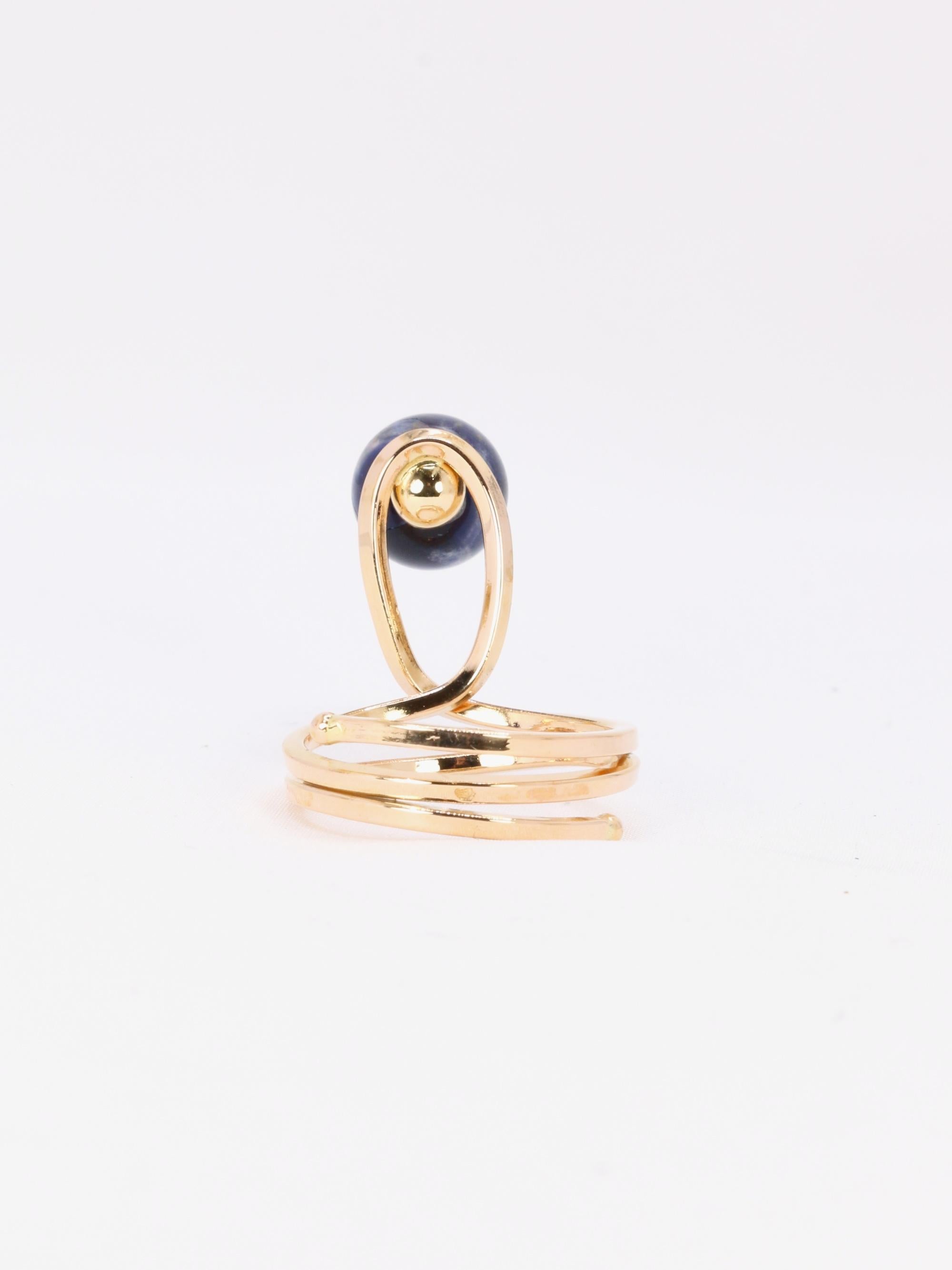 Bague moderniste or jaune sodalite