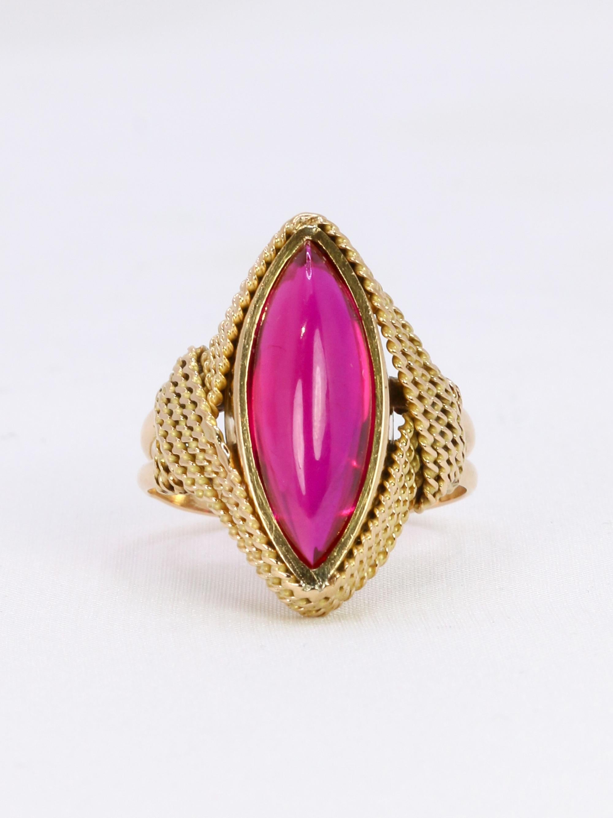 Bague vintage or jaune torsadé rubis