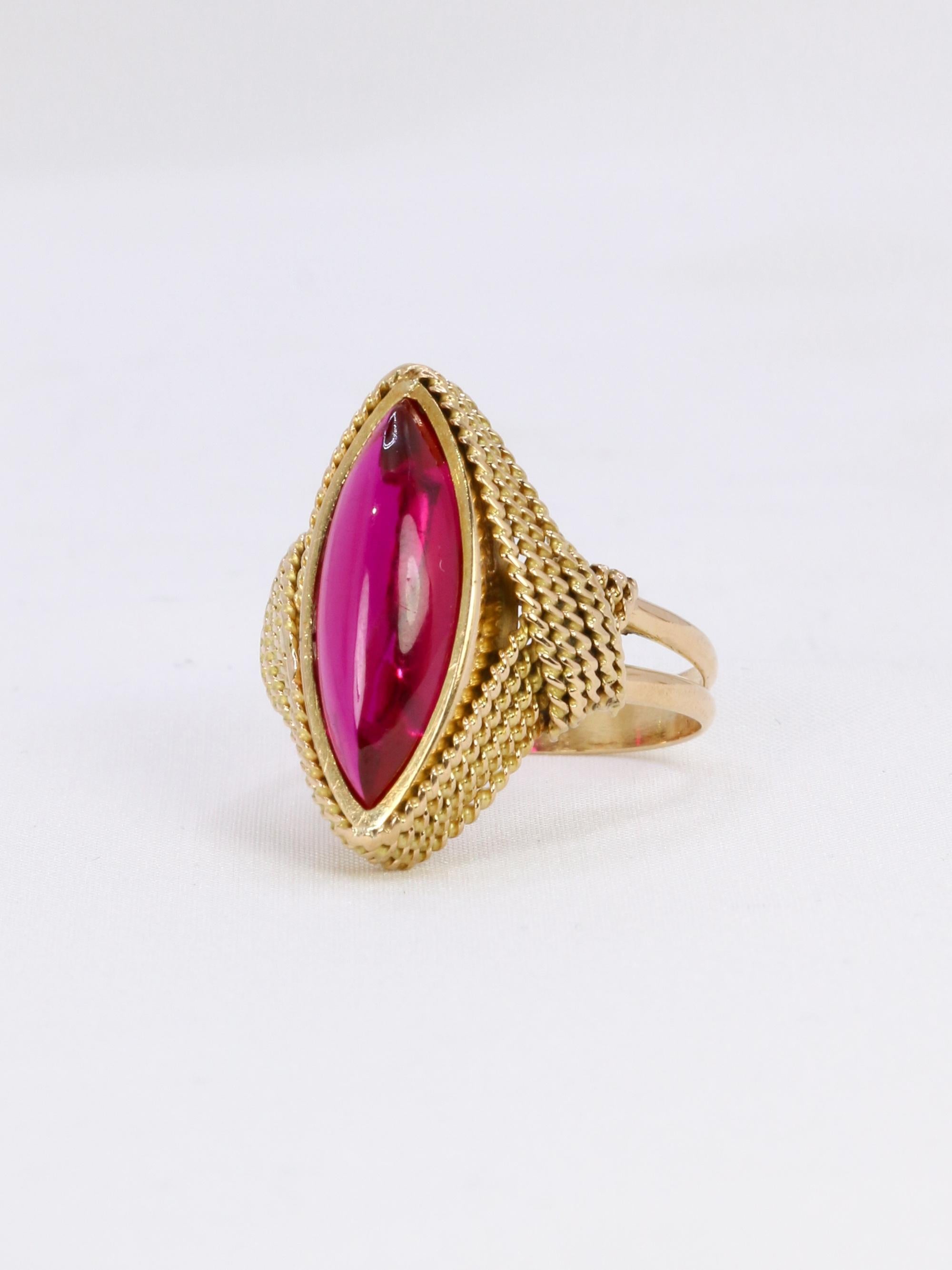 Bague vintage or jaune torsadé rubis