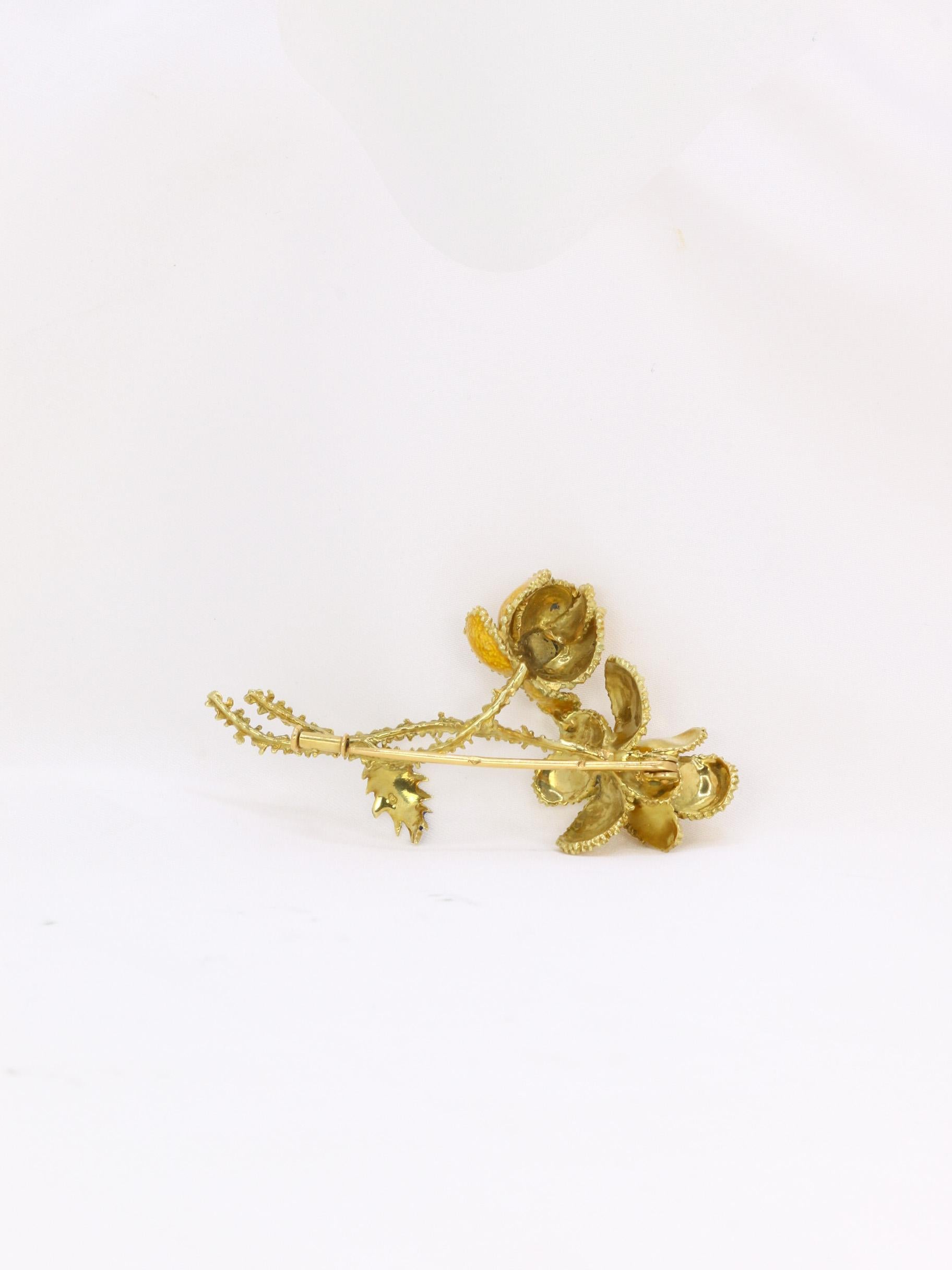 Broche fleur années 70 or jaune émail