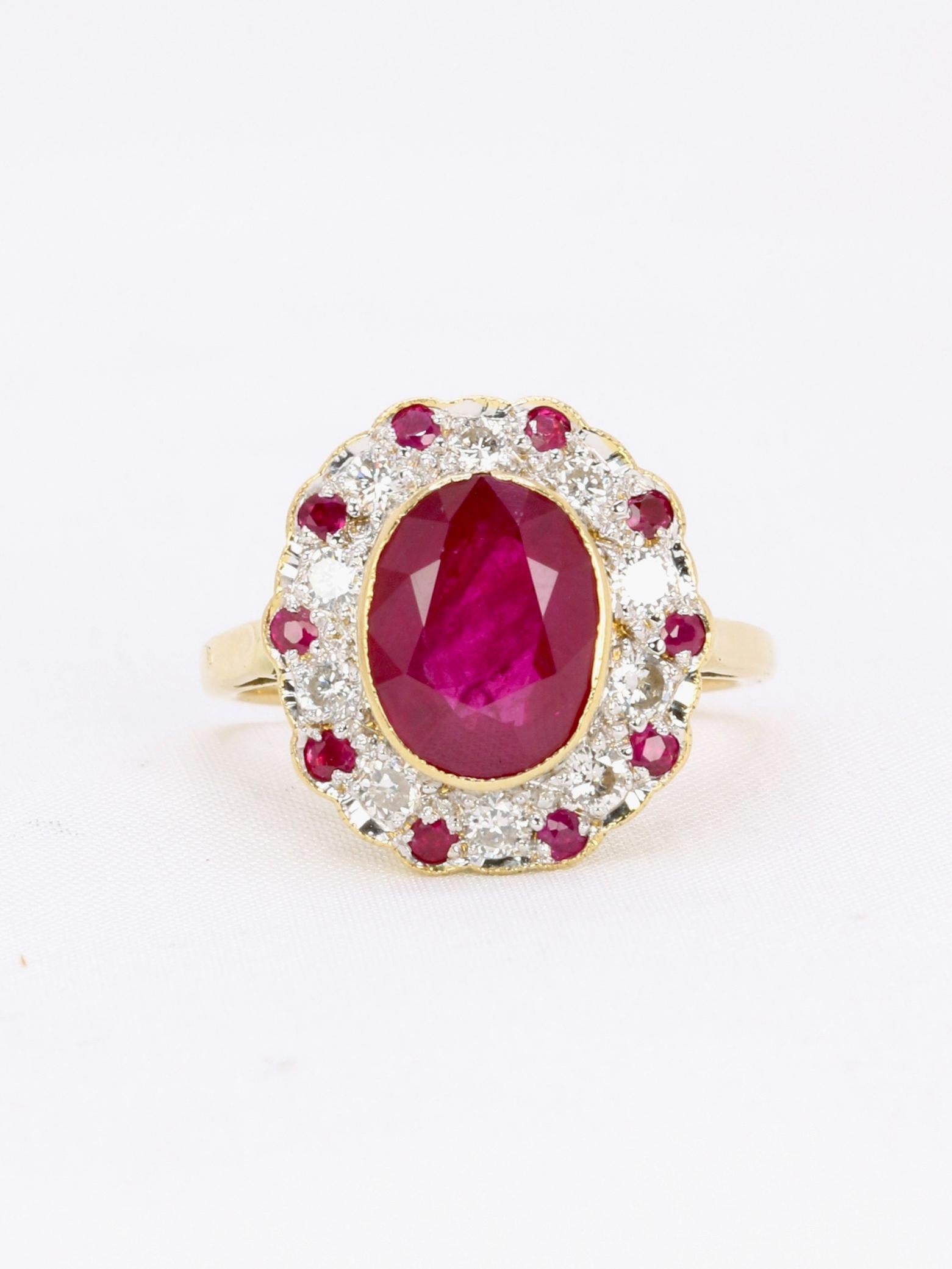 Bague marguerite vintage or jaune diamants rubis ovale 2,2 ct