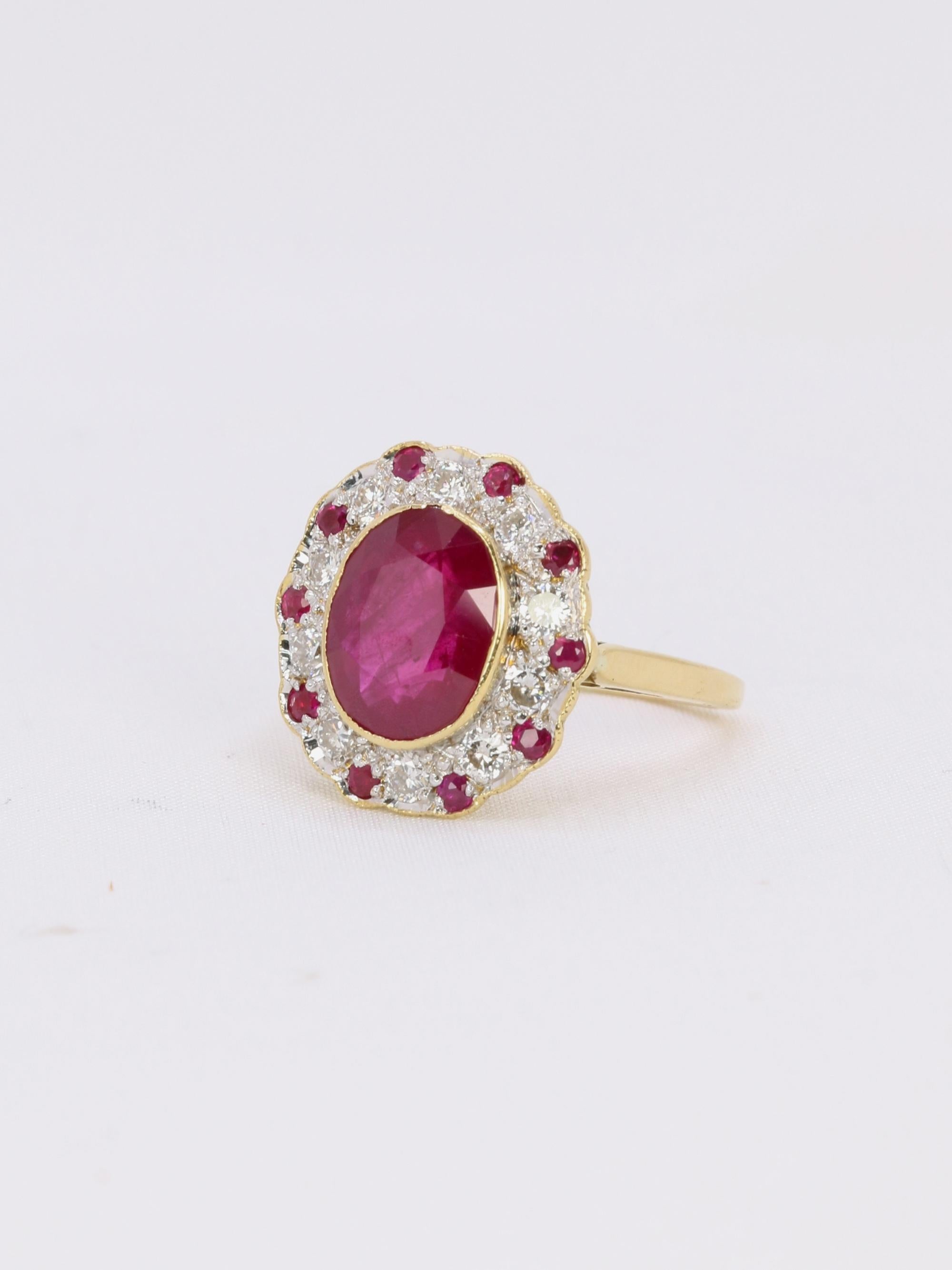 Bague marguerite vintage or jaune diamants rubis ovale 2,2 ct