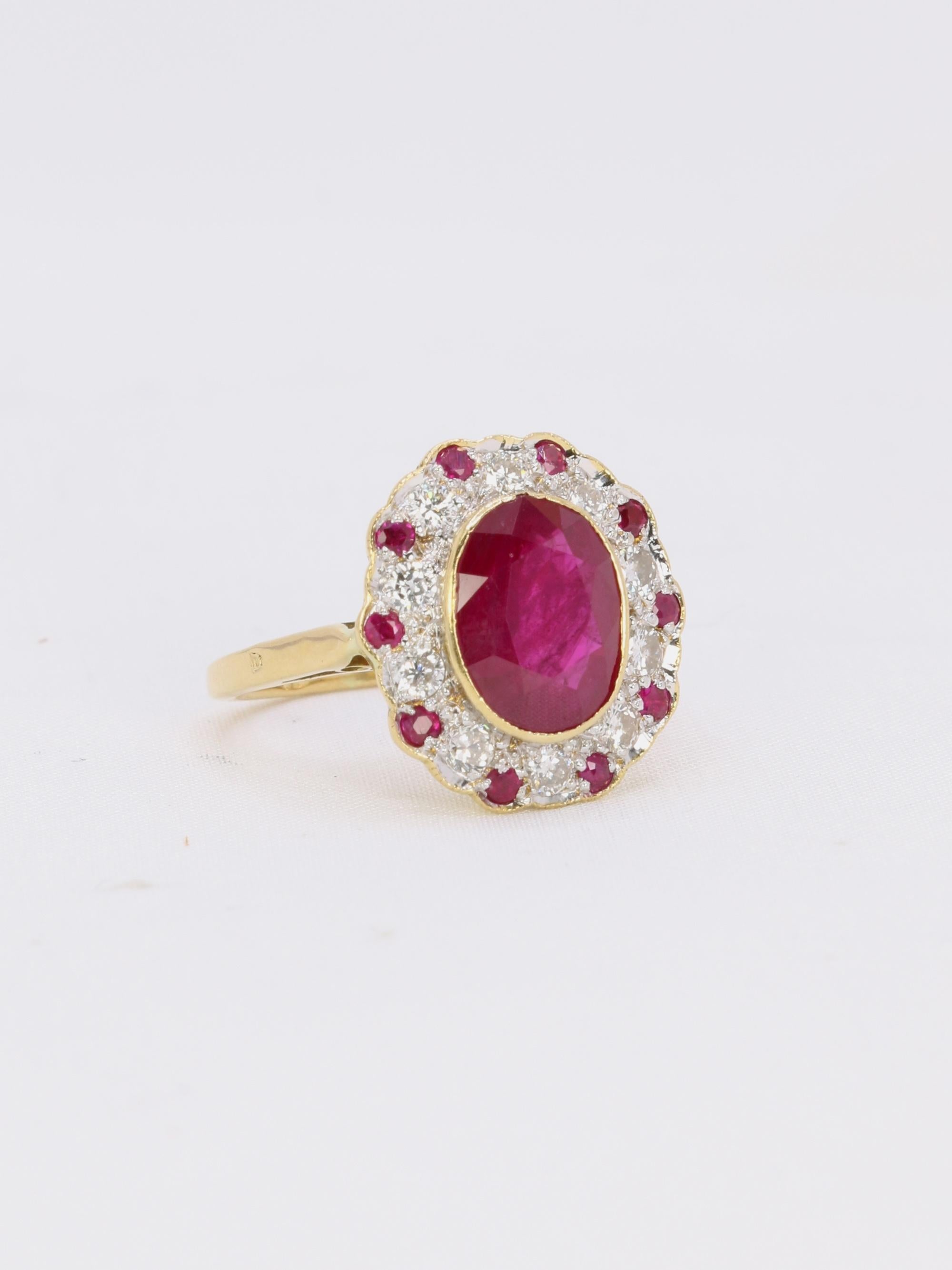 Bague marguerite vintage or jaune diamants rubis ovale 2,2 ct