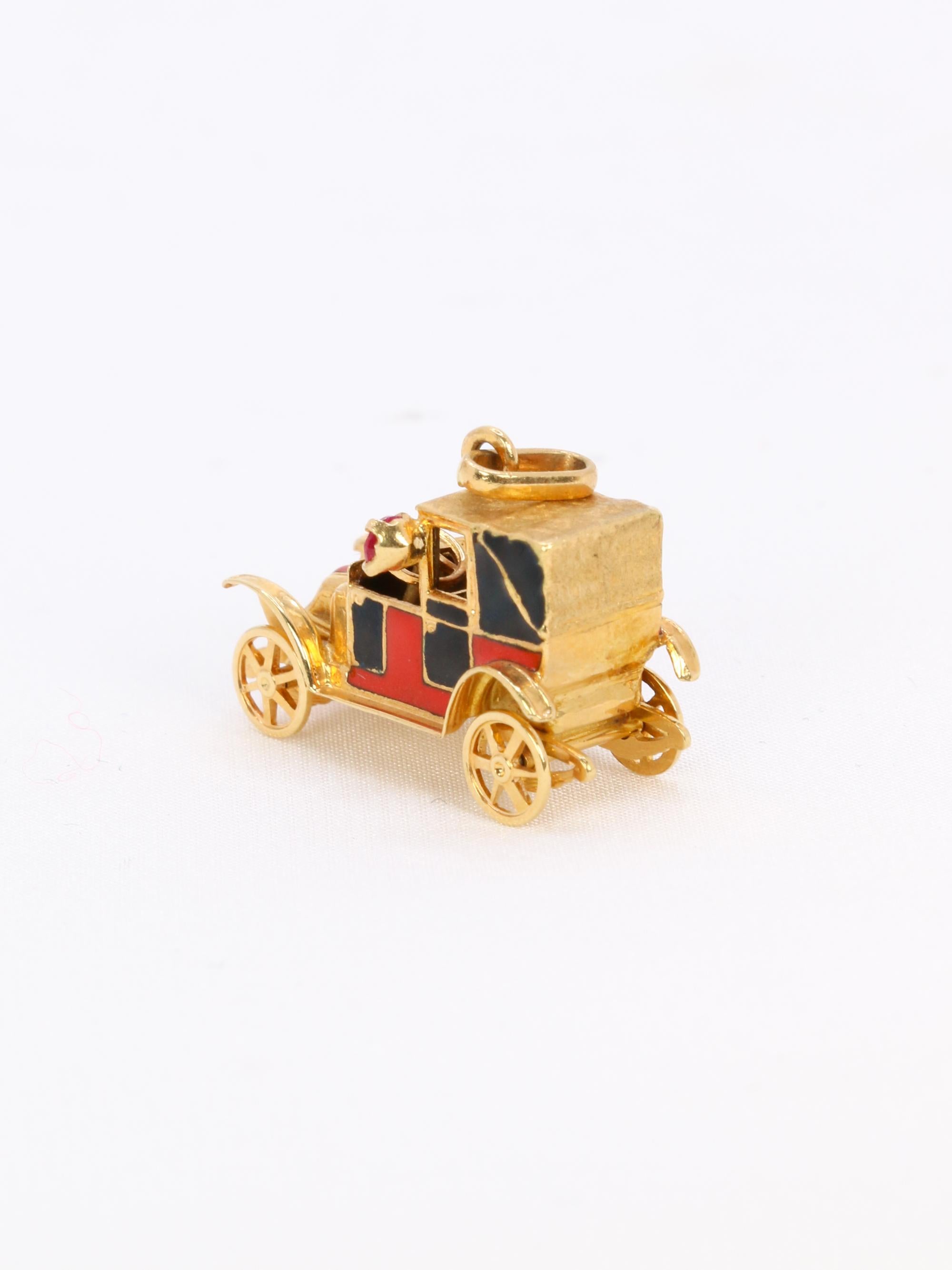 Pendentif charms vintage voiture ancienne or jaune rubis email