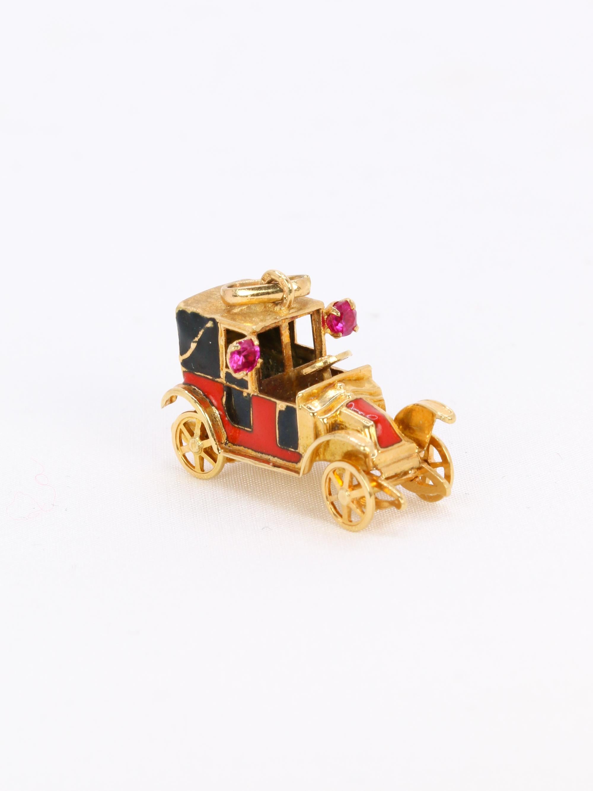 Pendentif charms vintage voiture ancienne or jaune rubis email