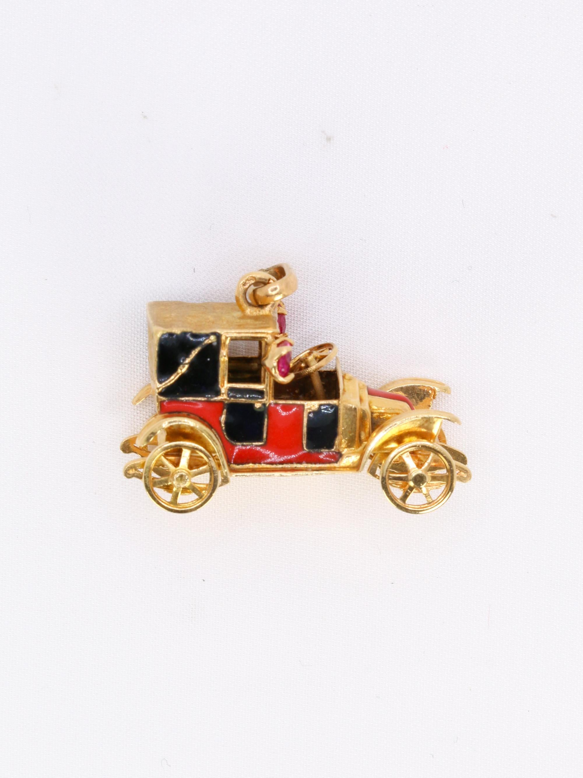 Pendentif charms vintage voiture ancienne or jaune rubis email