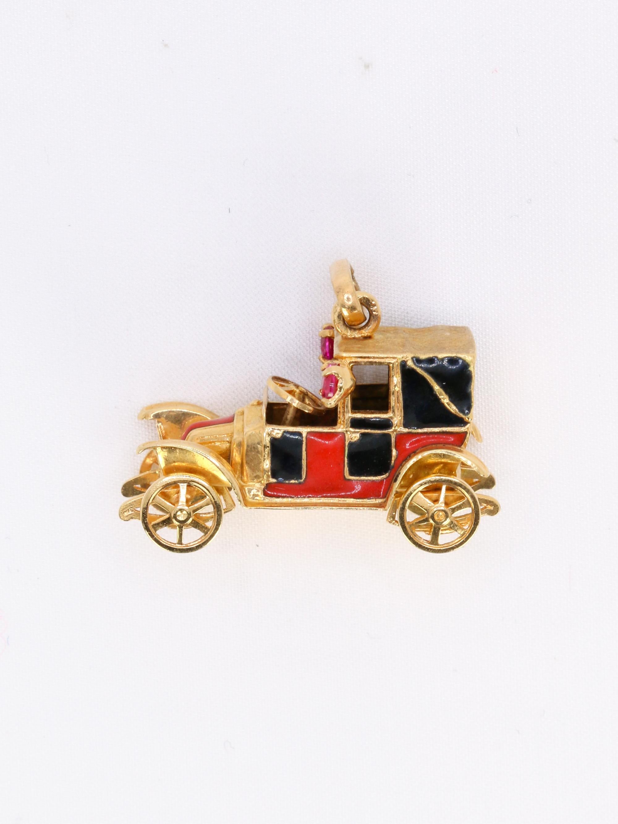 Pendentif charms vintage voiture ancienne or jaune rubis email