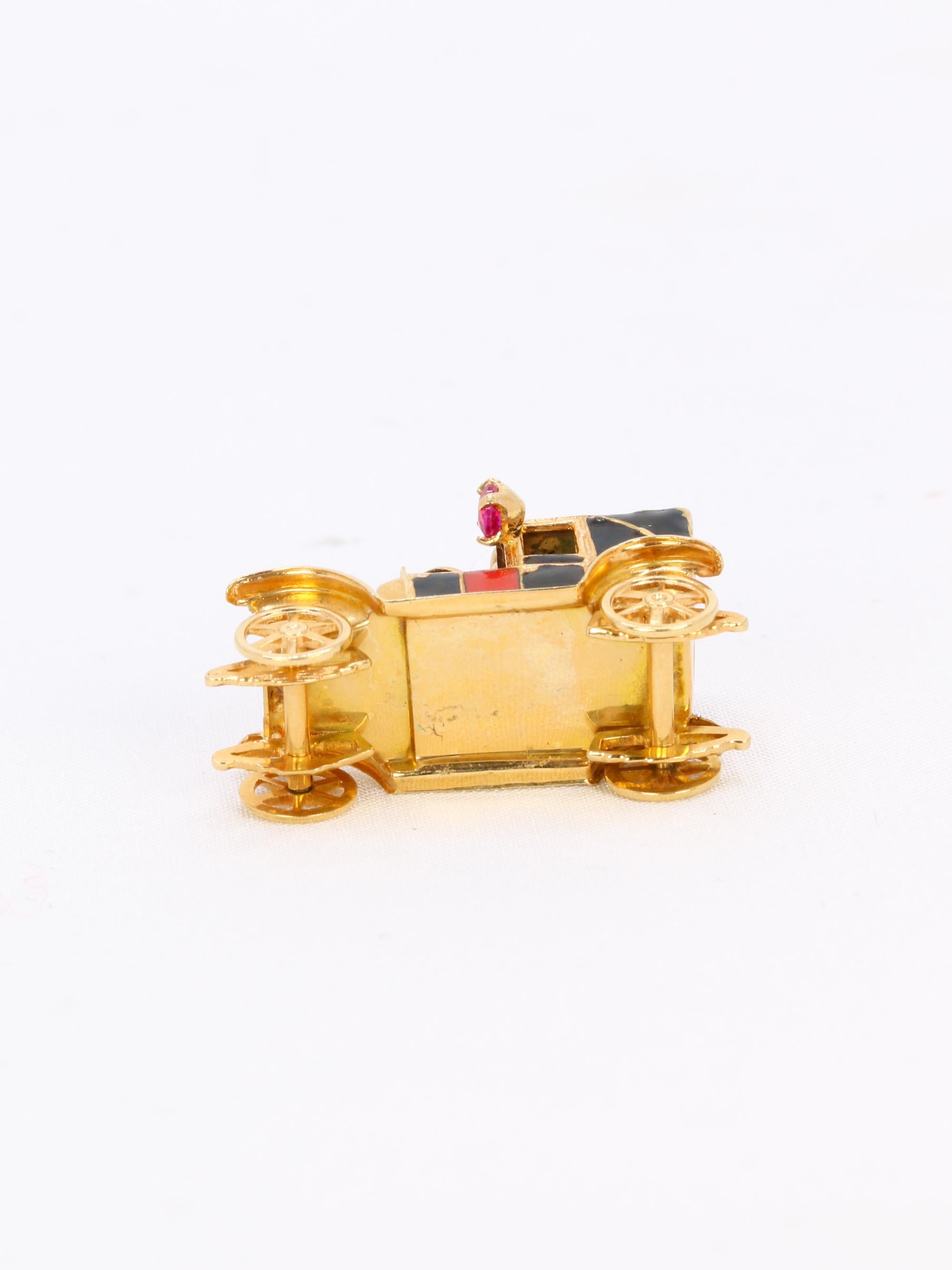 Pendentif charms vintage voiture ancienne or jaune rubis email