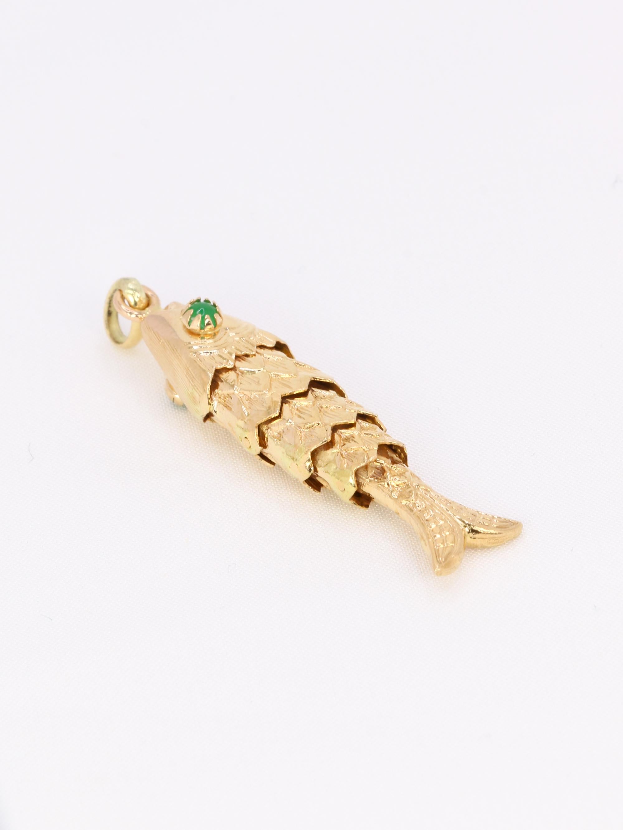 Pendentif charms vintage poisson articulé or jaune chrysoprase