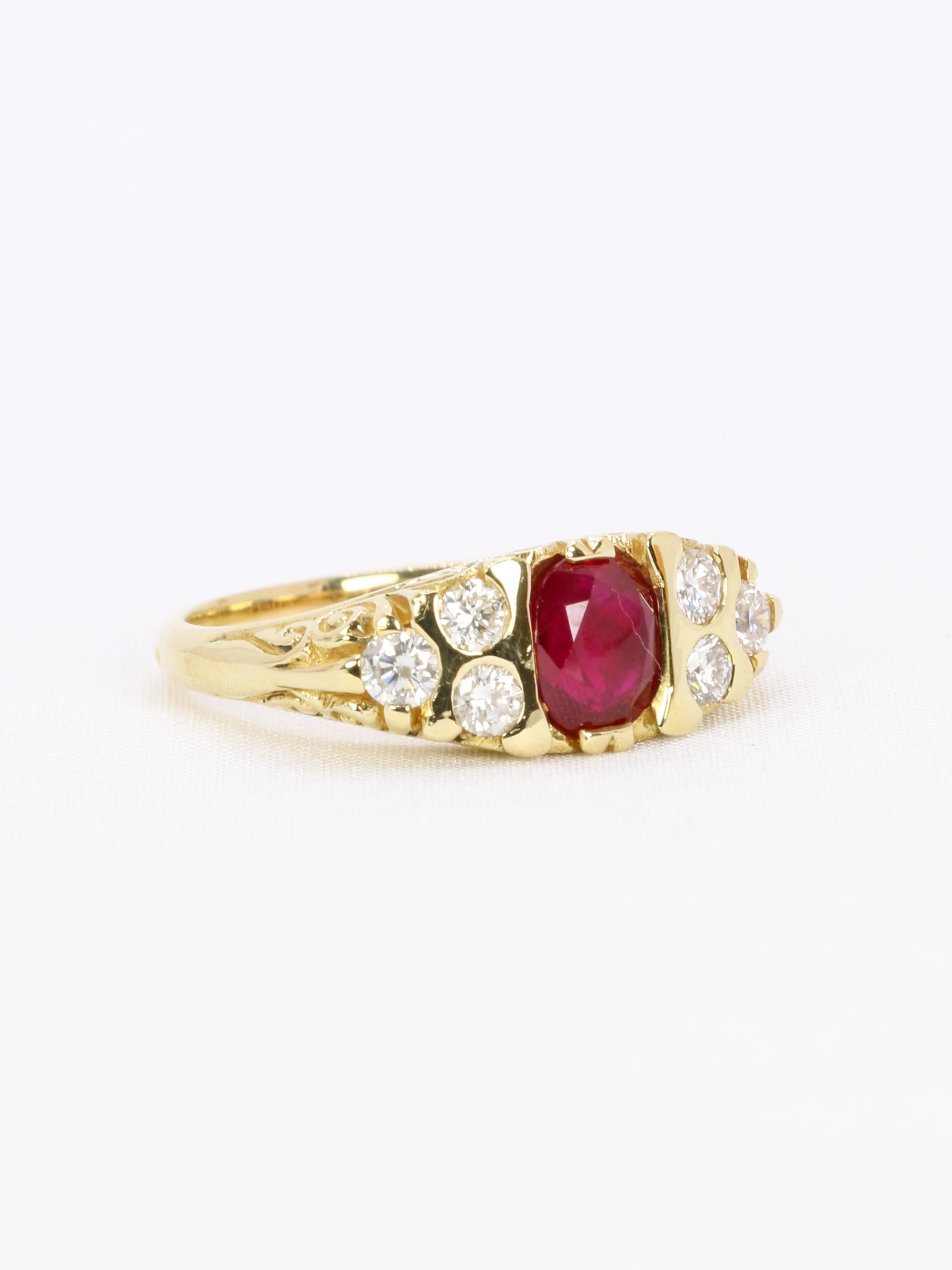 Bague vintage rubis coussin diamants or jaune