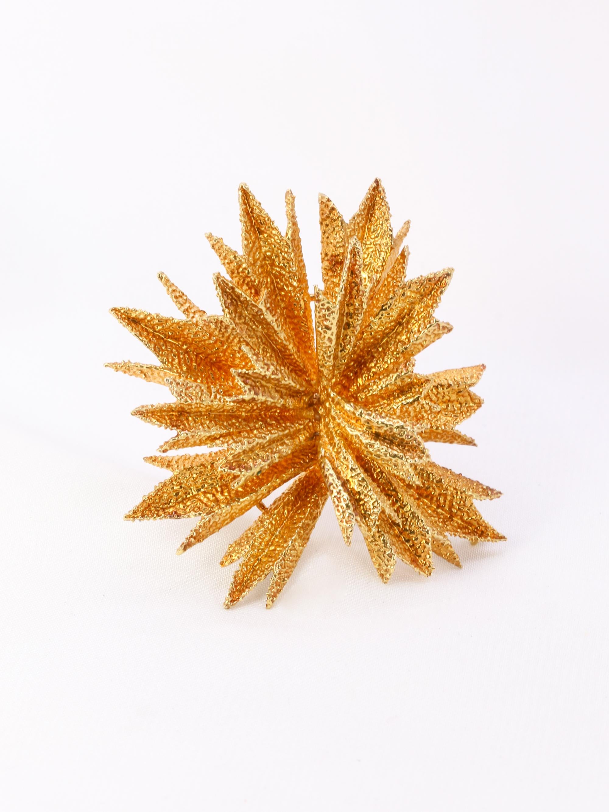 OJ PERRIN Broche étoile or jaune