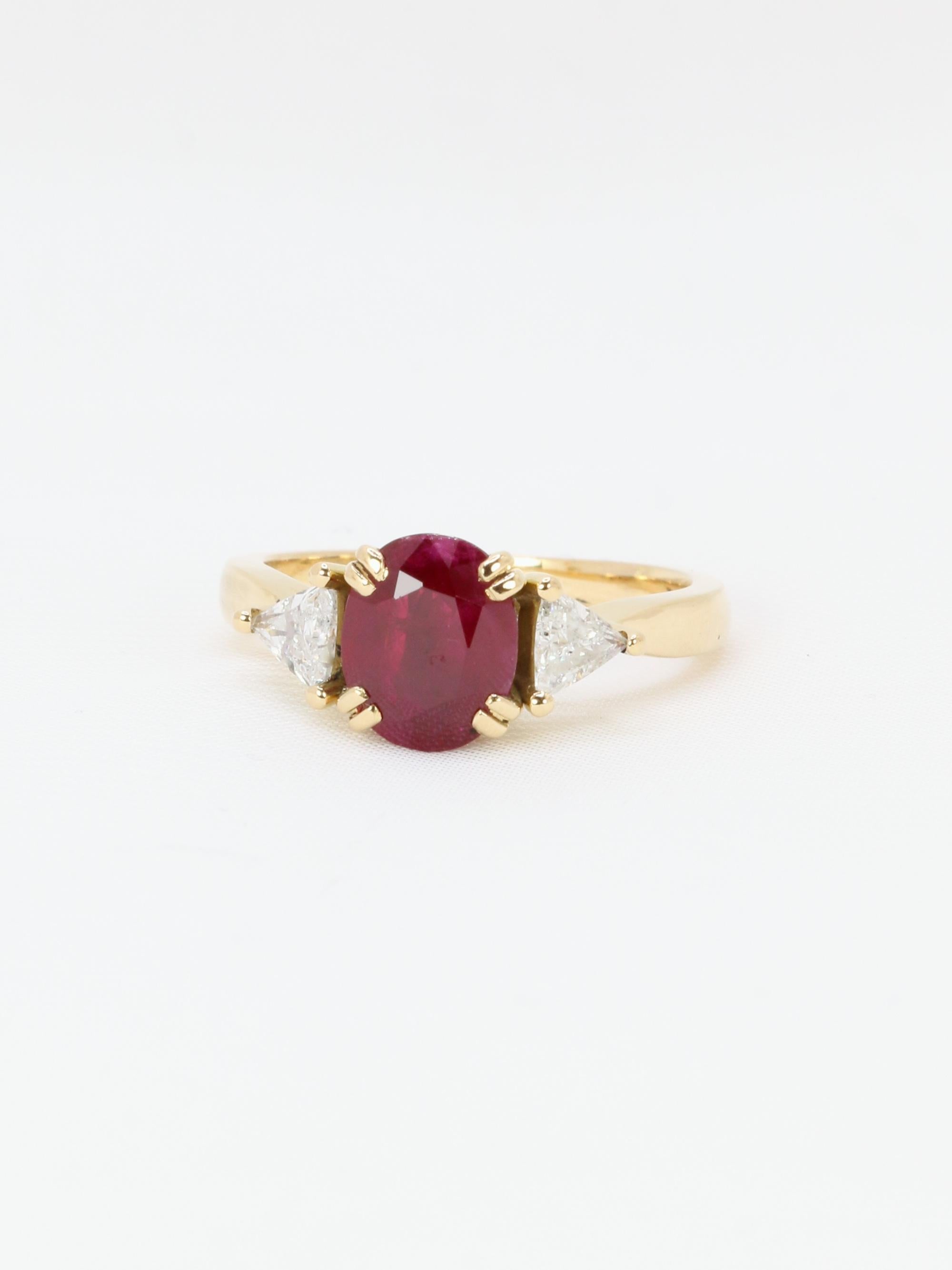 Bague trilogie or jaune rubis diamants trillion