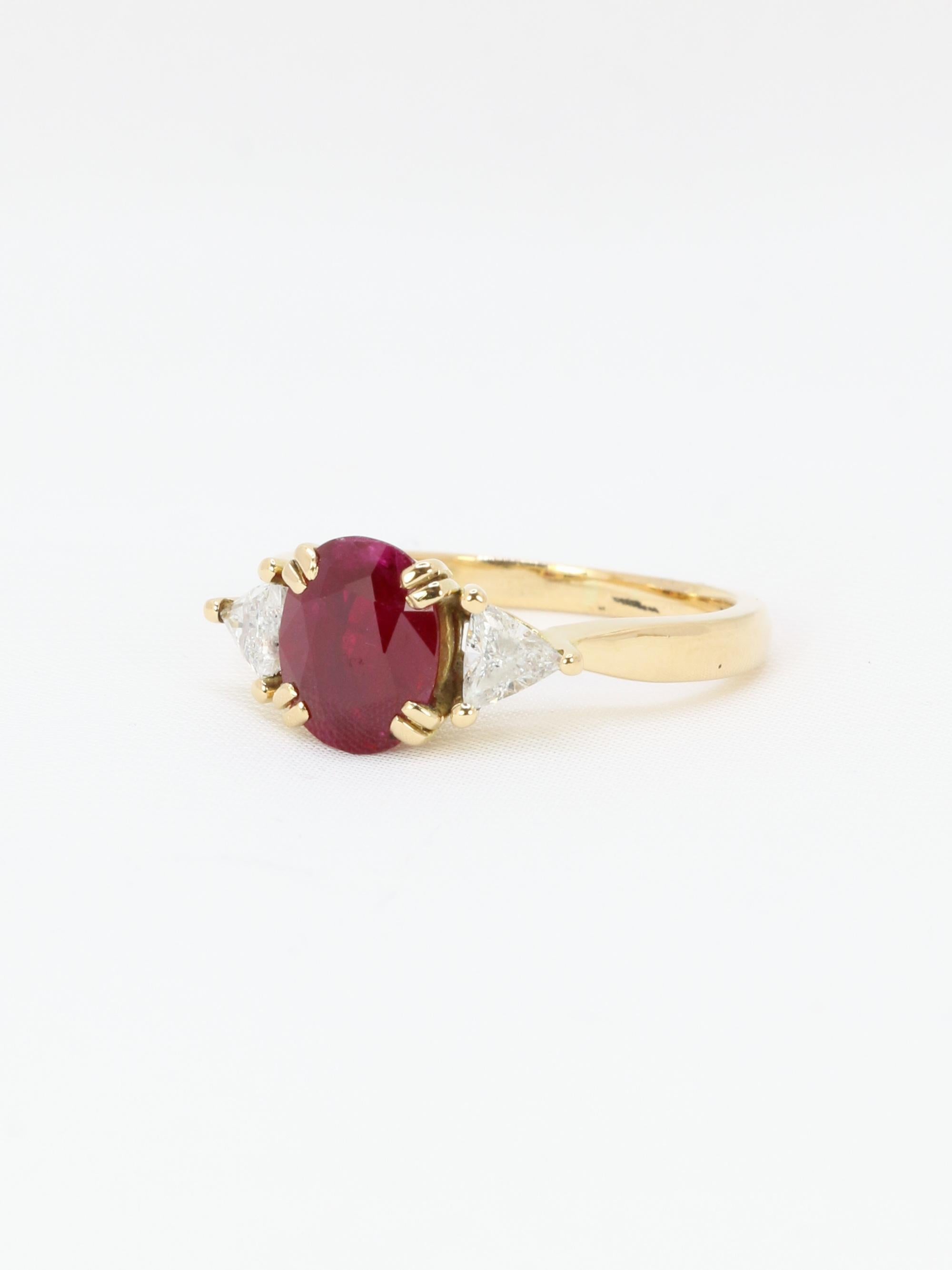 Bague trilogie or jaune rubis diamants trillion