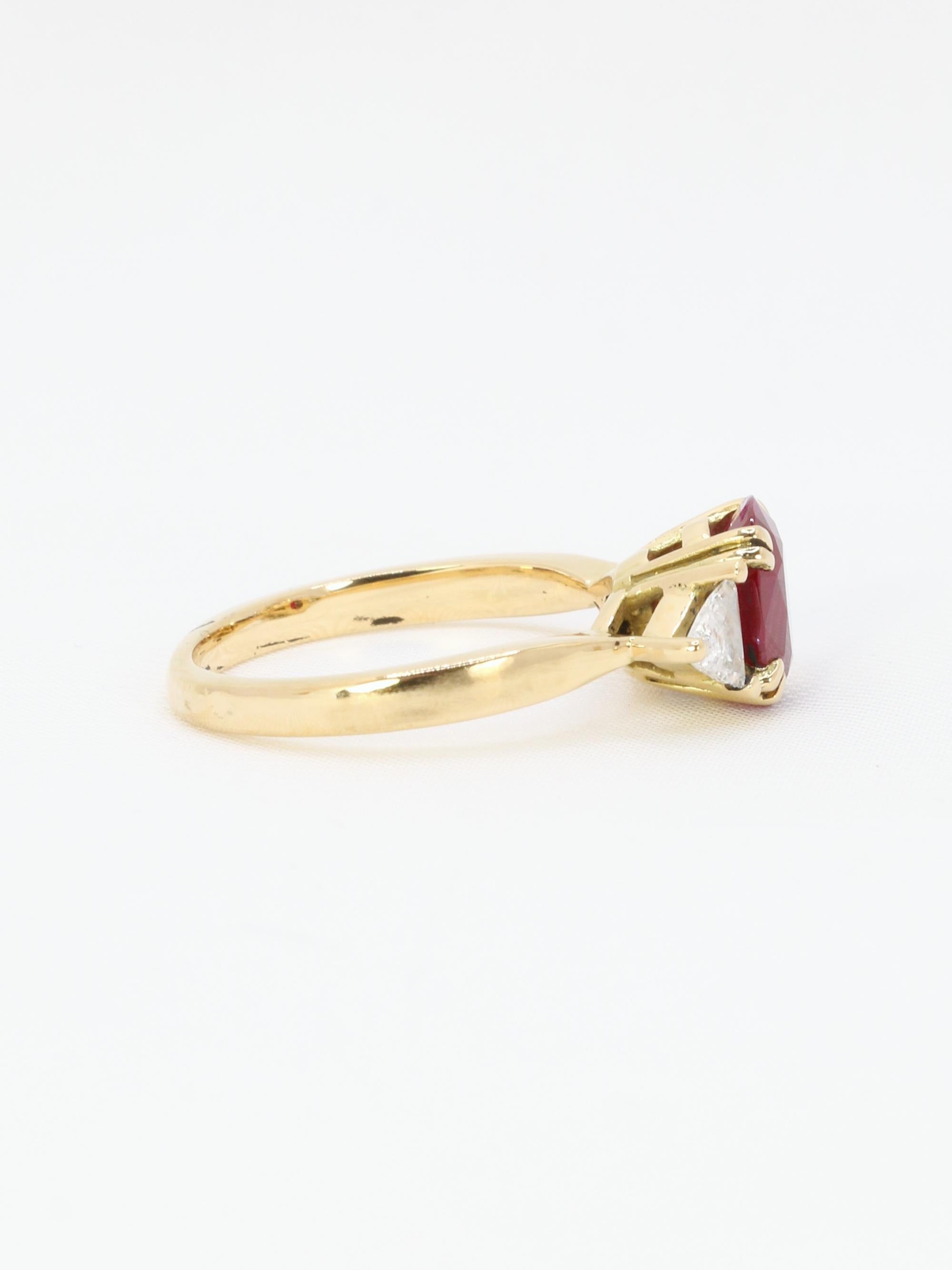Bague trilogie or jaune rubis diamants trillion