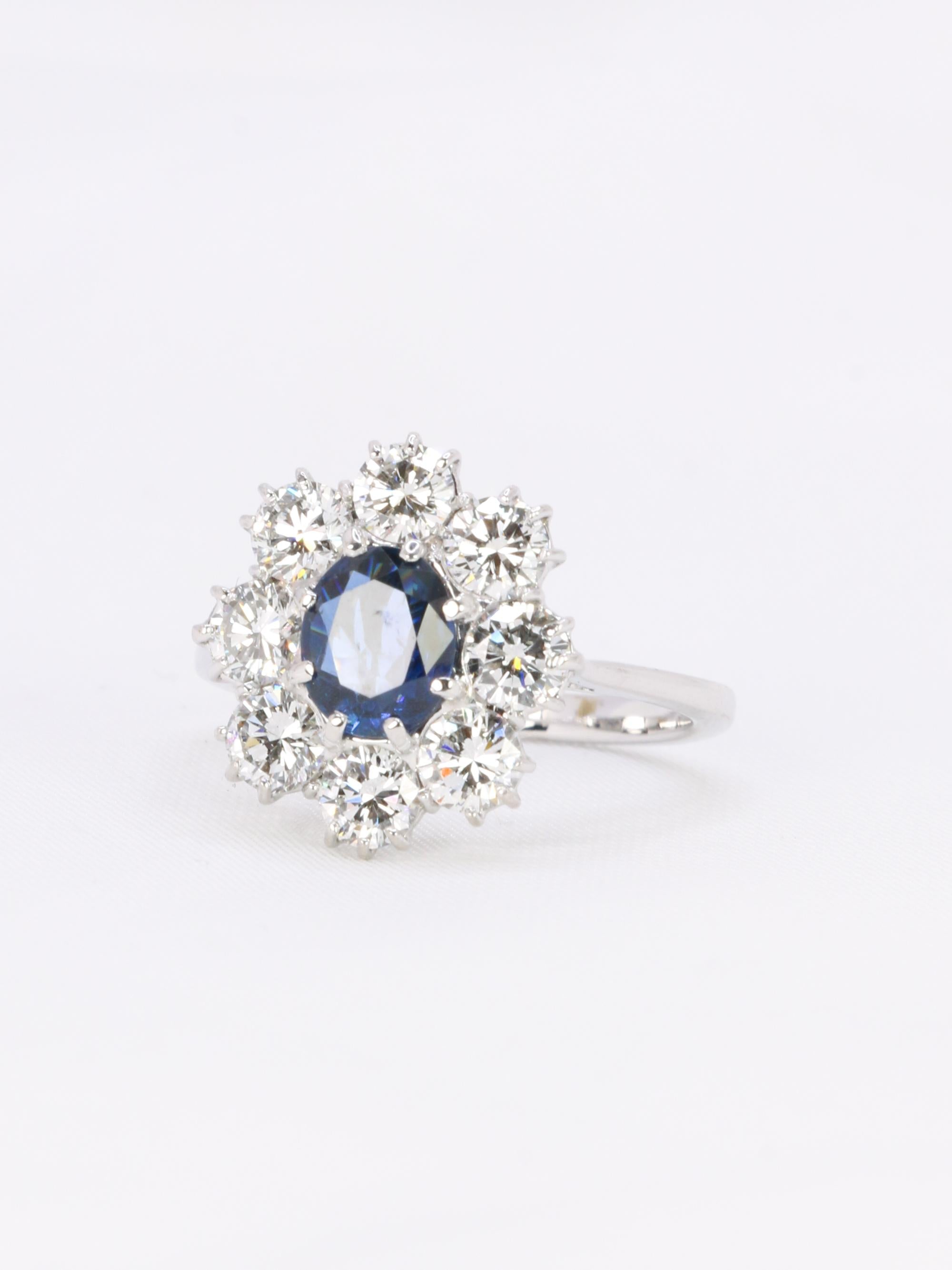 Bague marguerite or blanc saphir ovale diamants