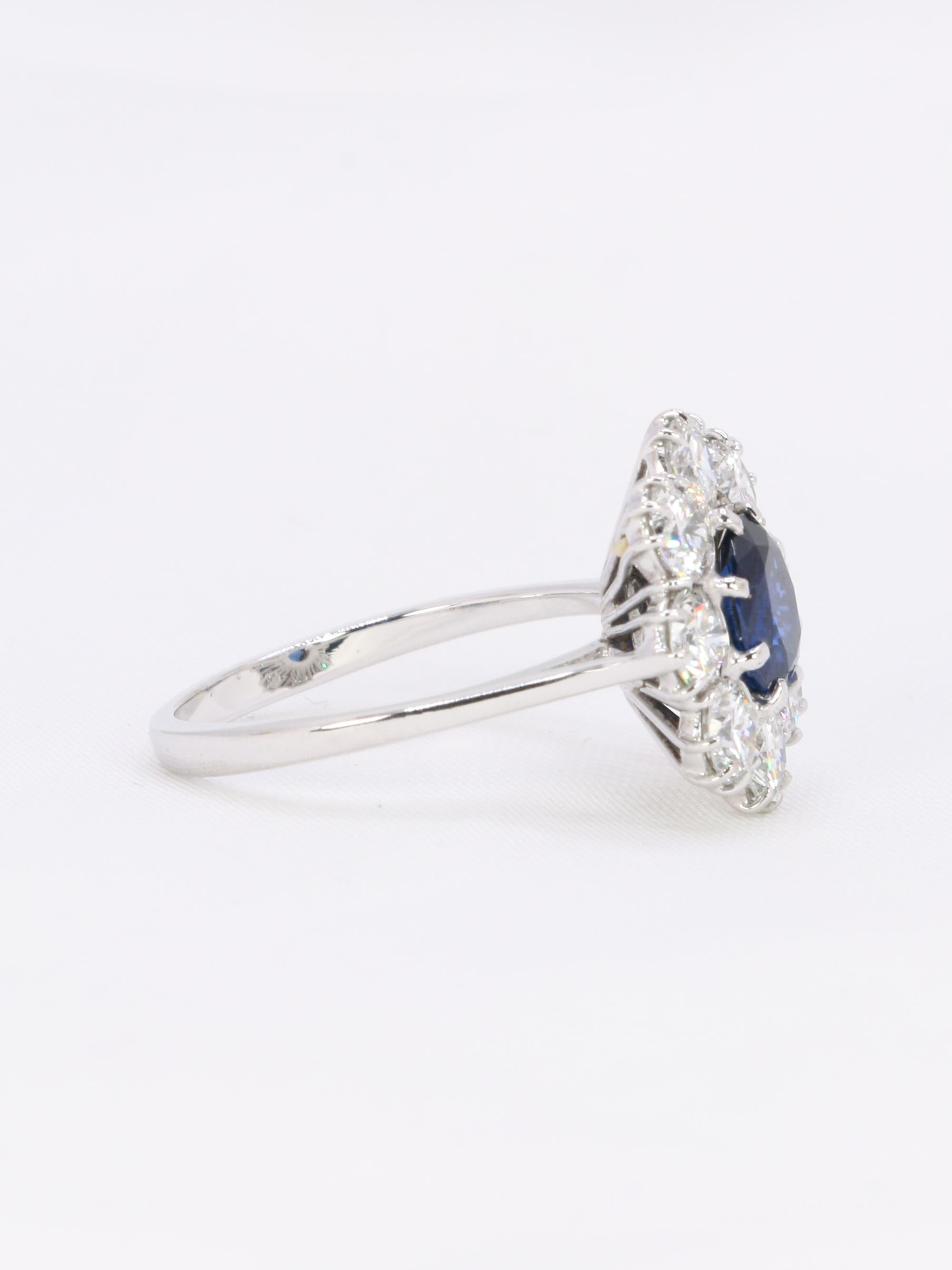 Bague marguerite or blanc saphir ovale diamants