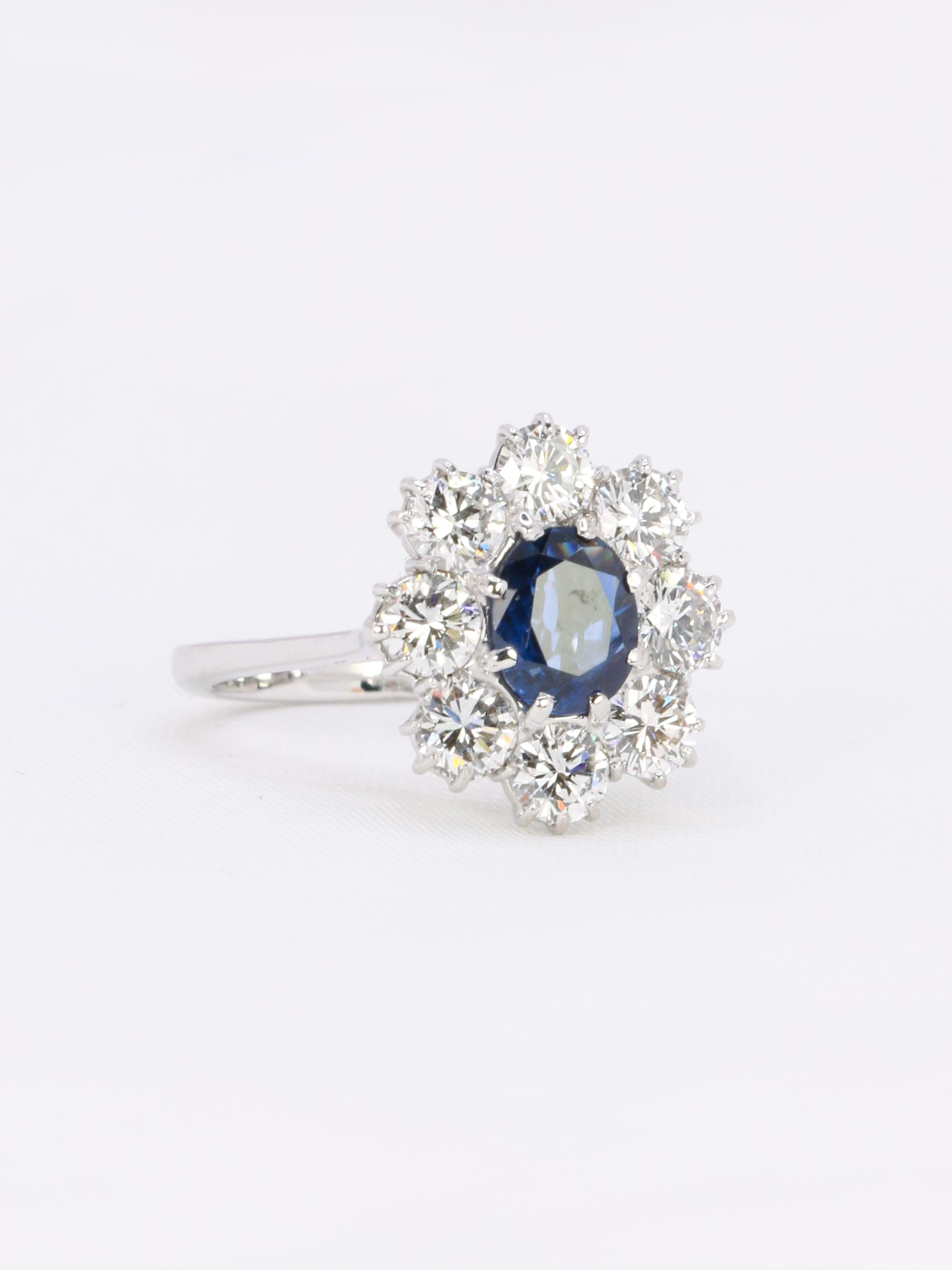 Bague marguerite or blanc saphir ovale diamants