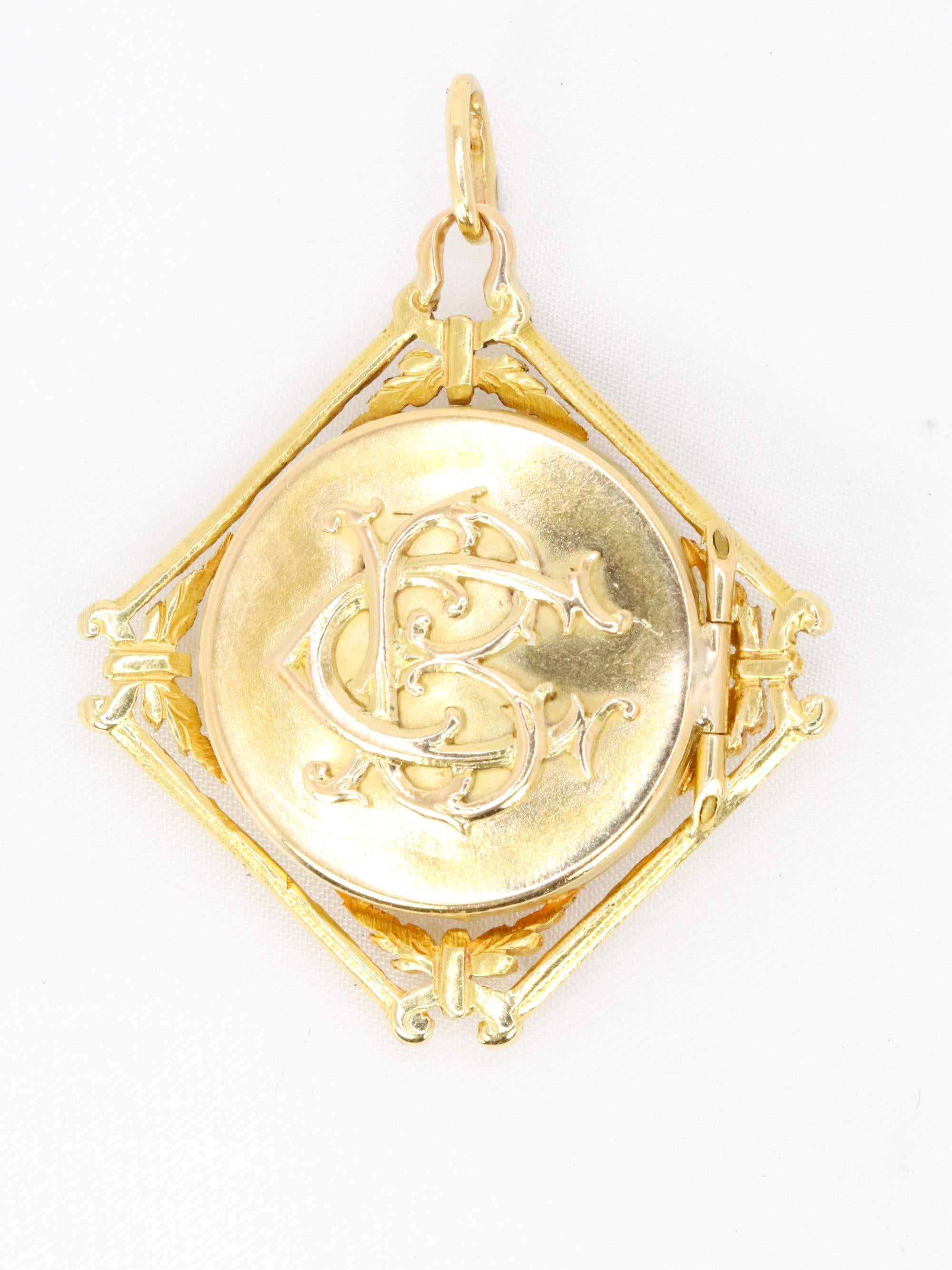 Pendentif Chimère Art Nouveau or jaune nacre