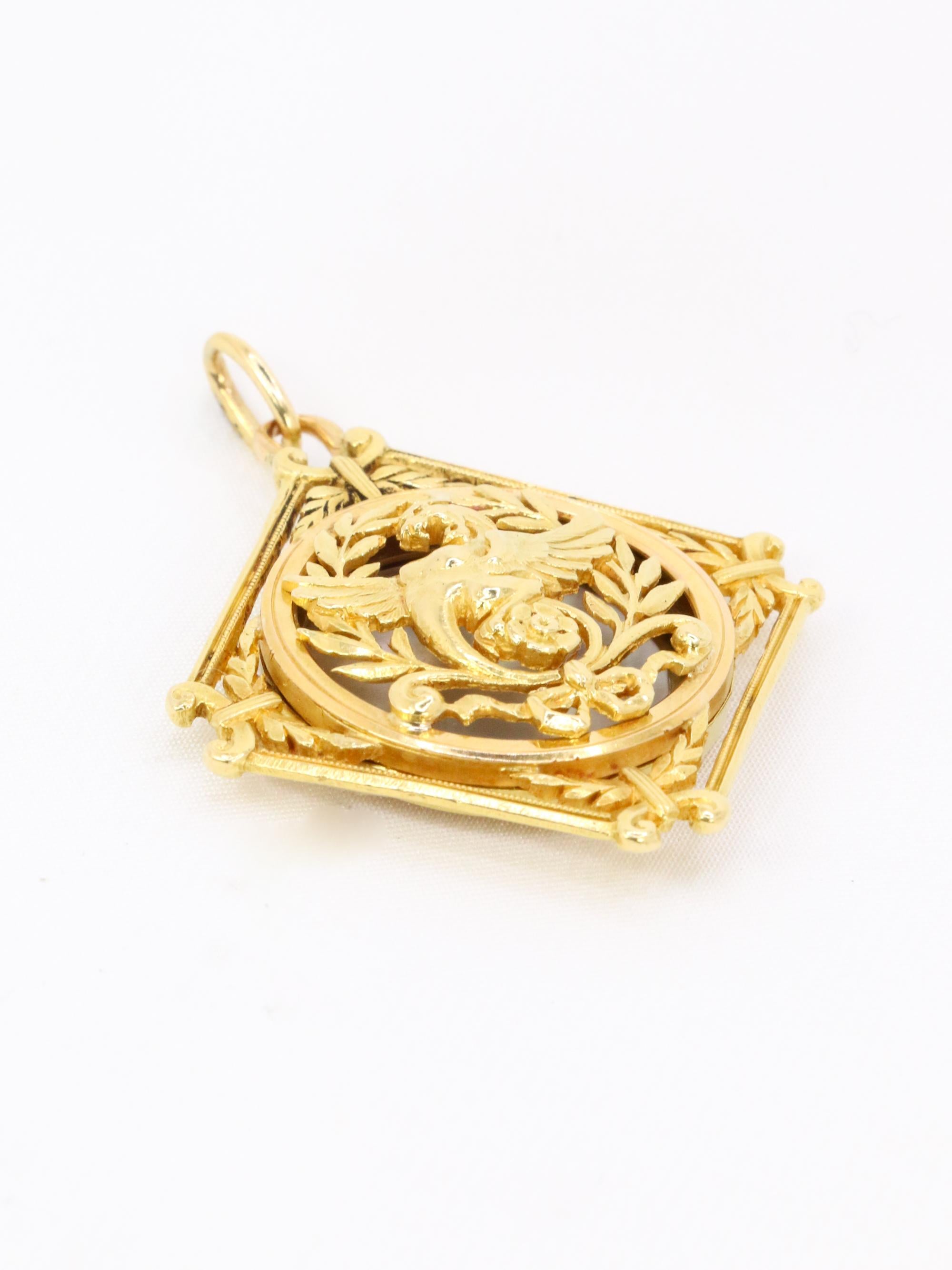 Pendentif Chimère Art Nouveau or jaune nacre