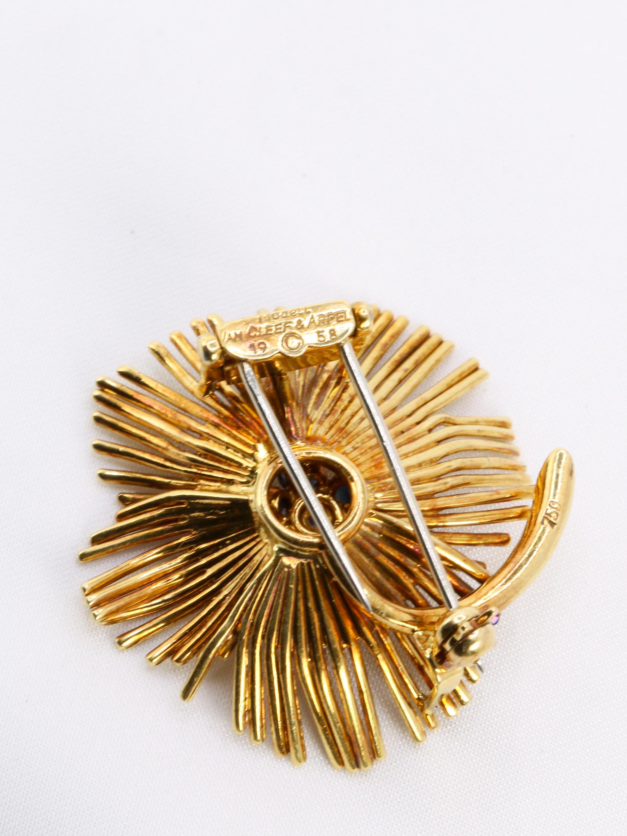 Van Cleef & Arpels Broche Clip fleur or jaune saphirs