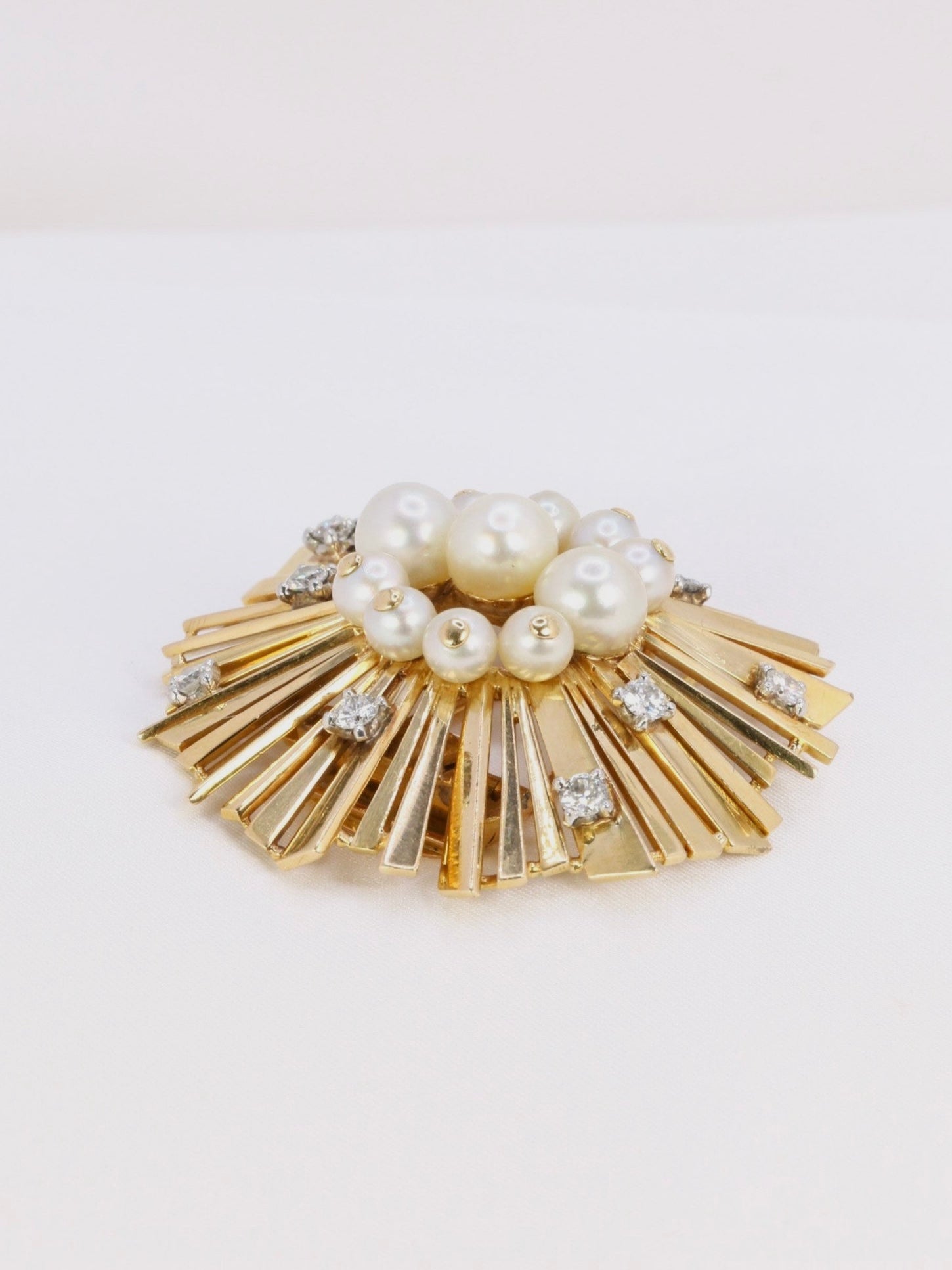 CARTIER Broche vintage soleil or platine perles diamants