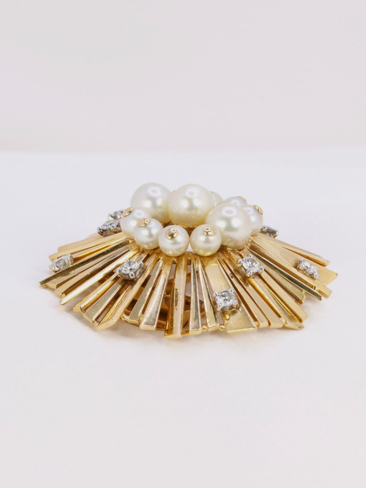 CARTIER Broche vintage soleil or platine perles diamants