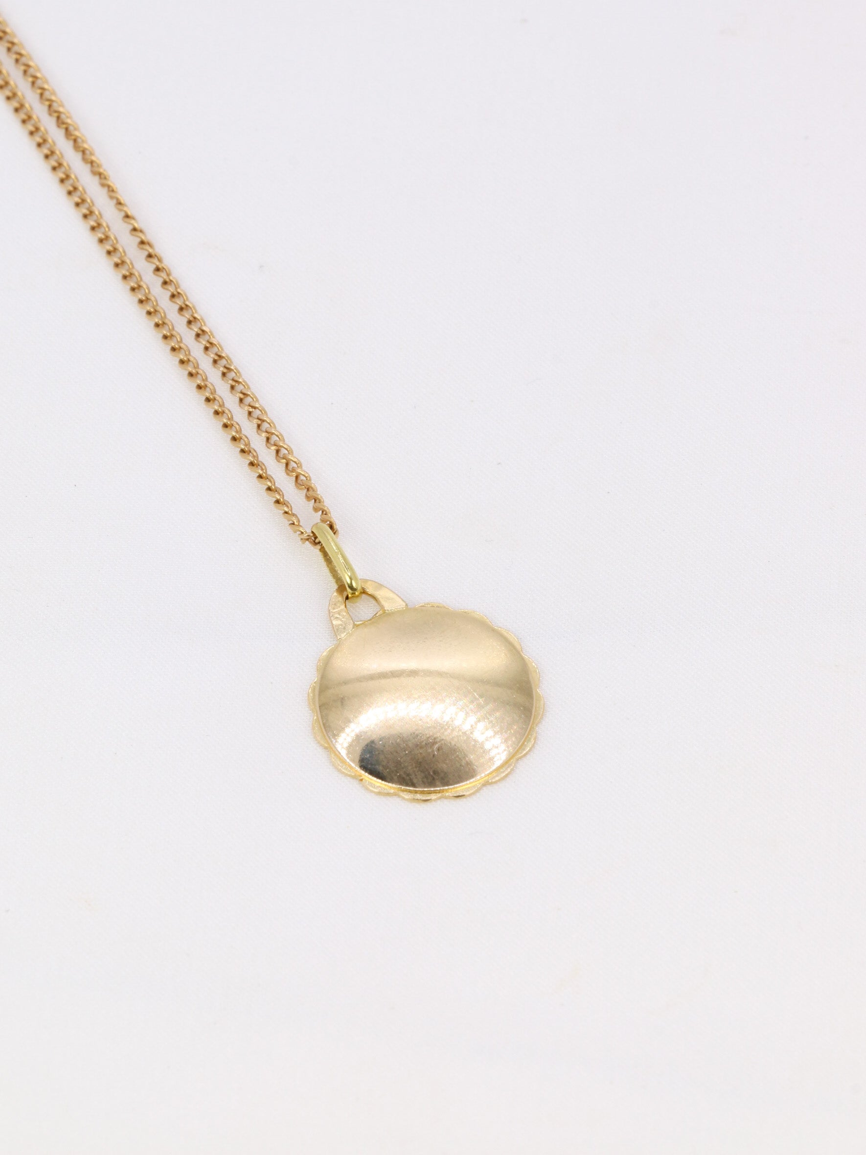 Médaille Amour Augis Plus qu’hier moins que demain en or jaune et rubis - ca 1970