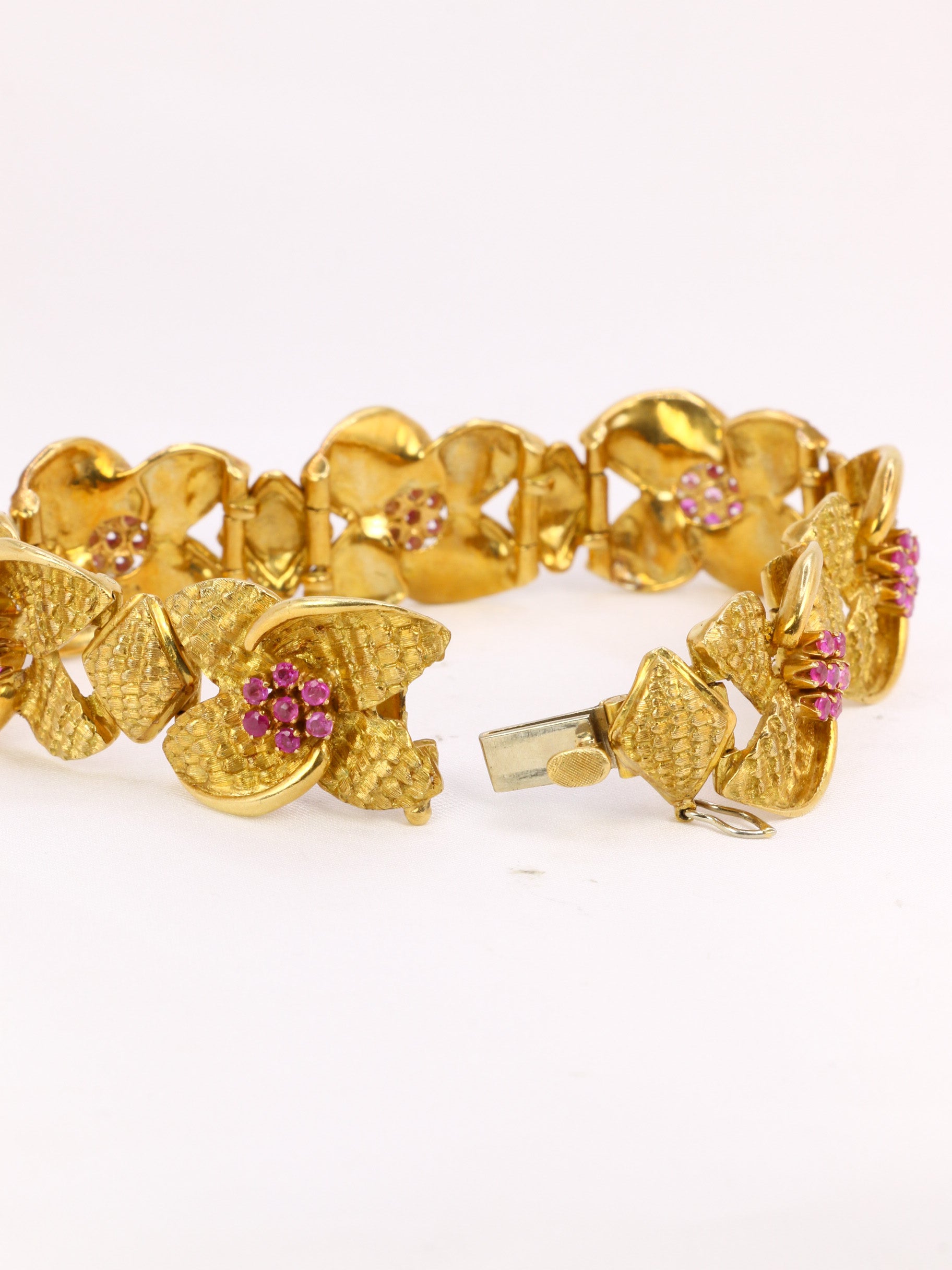Bracelet vintage fleur en or amati et rubis