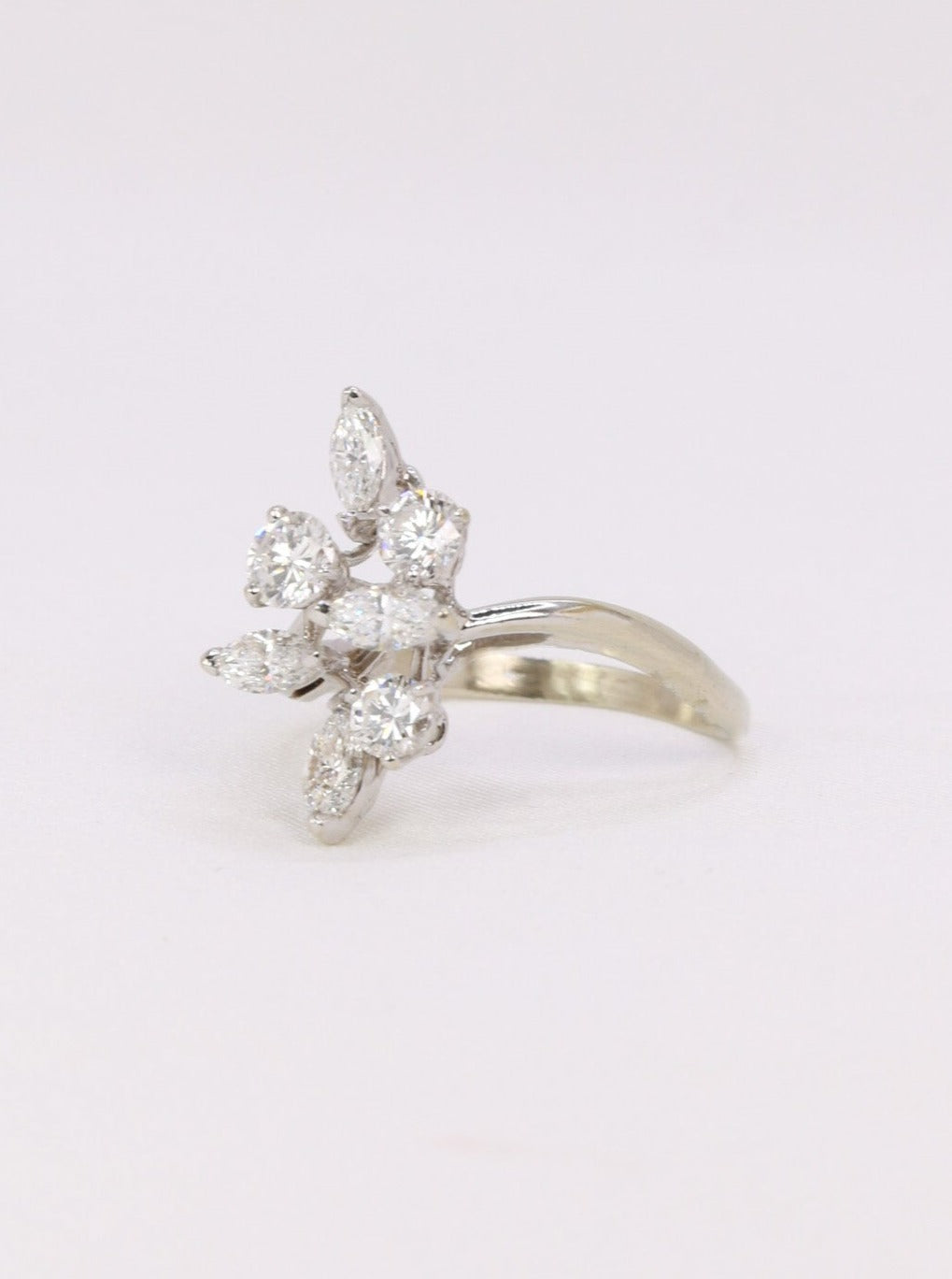 Bague vintage fleur diamants