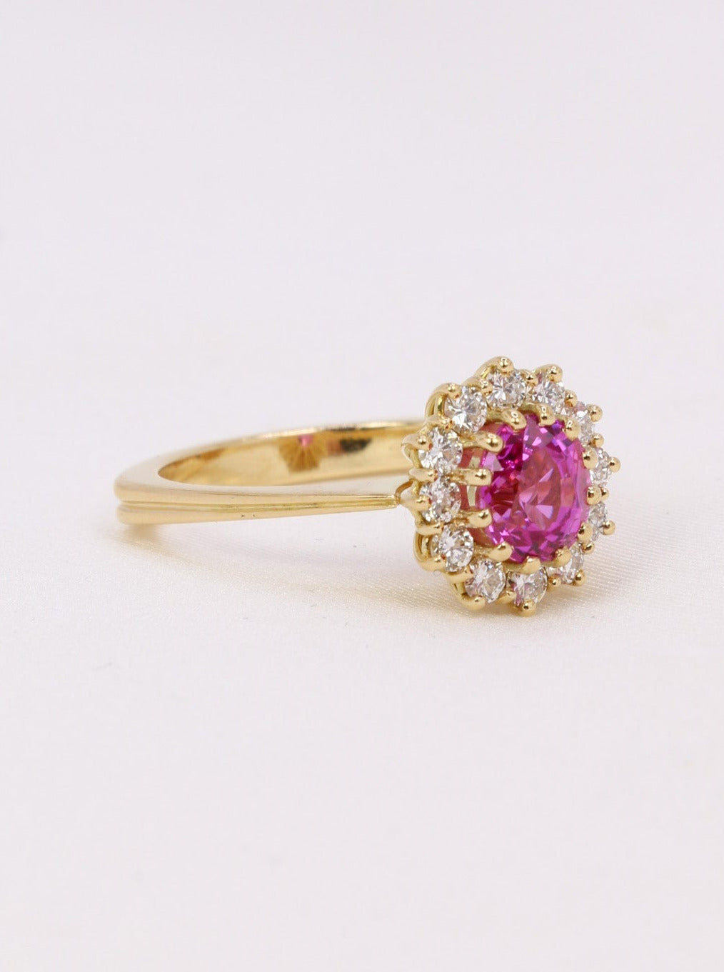 Bague marguerite vintage diamants saphir rose 1,3 carats