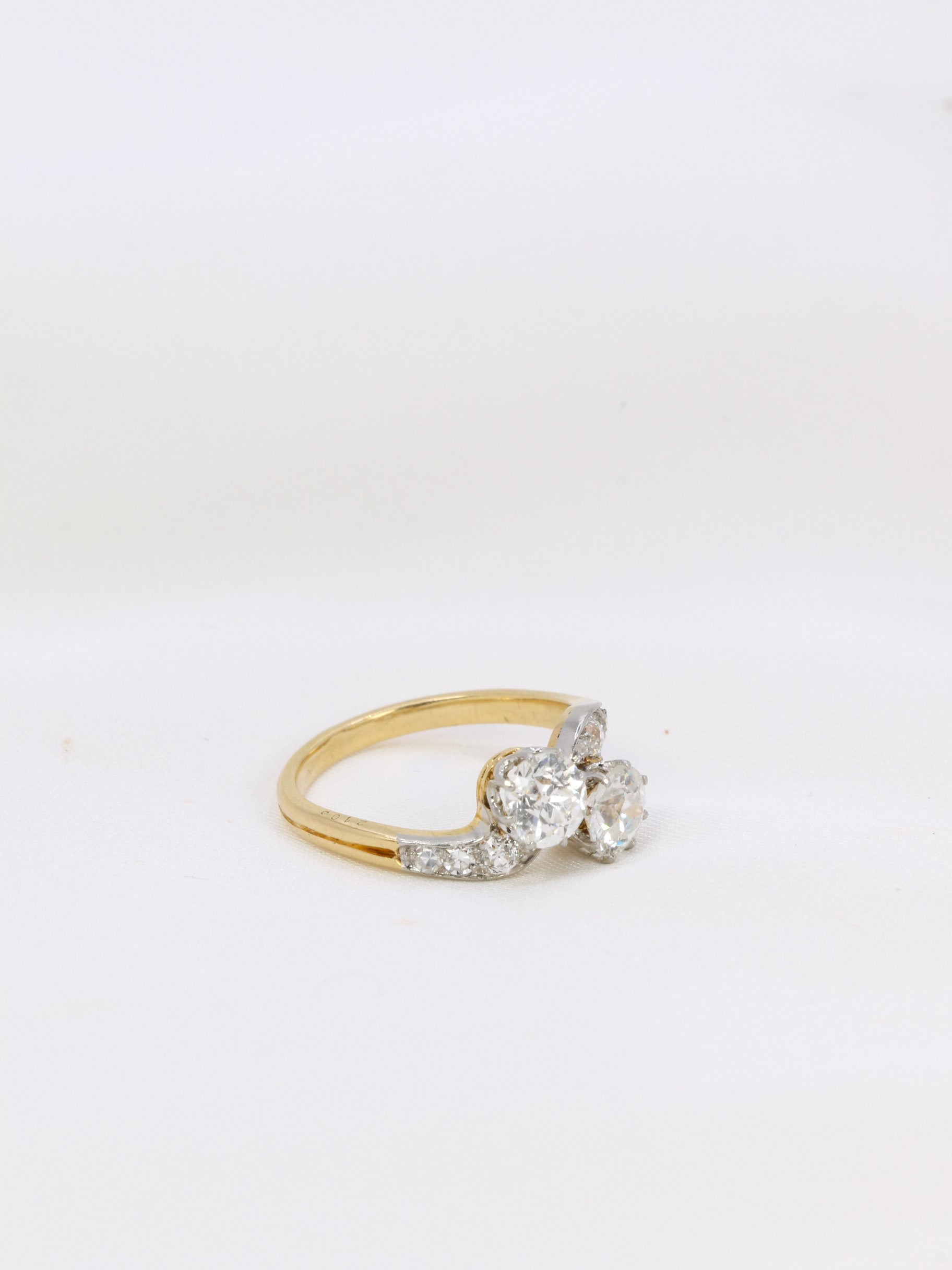 Bague toi et moi Belle Epoque en or jaune et diamants taille ancienne