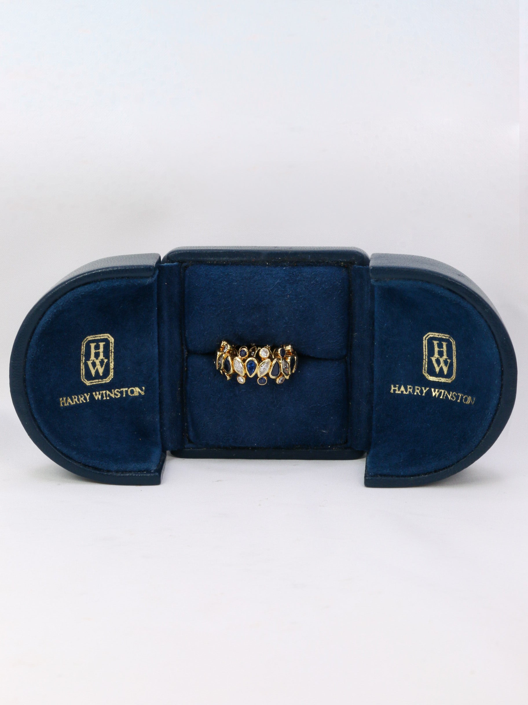 Bague vintage Harry Winston or jaune, saphirs et diamants