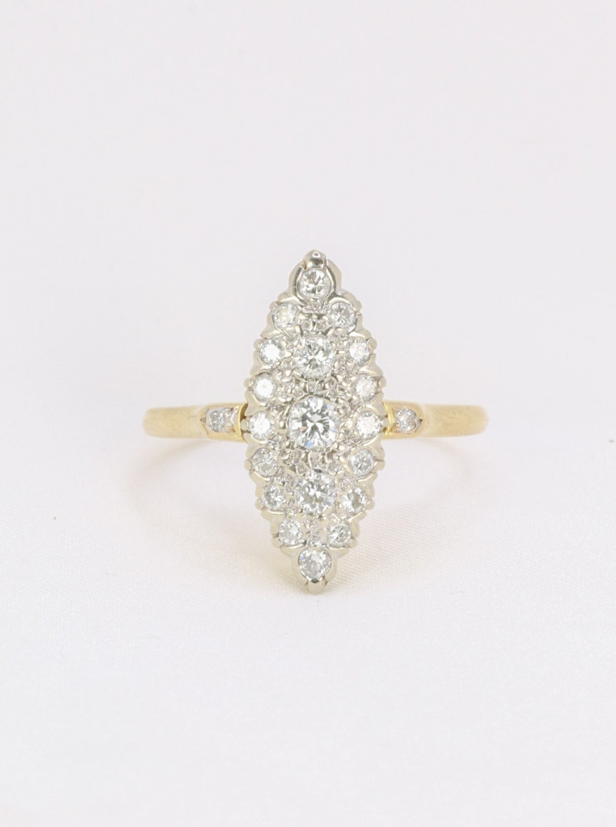 Bague marquise vintage en or et diamants