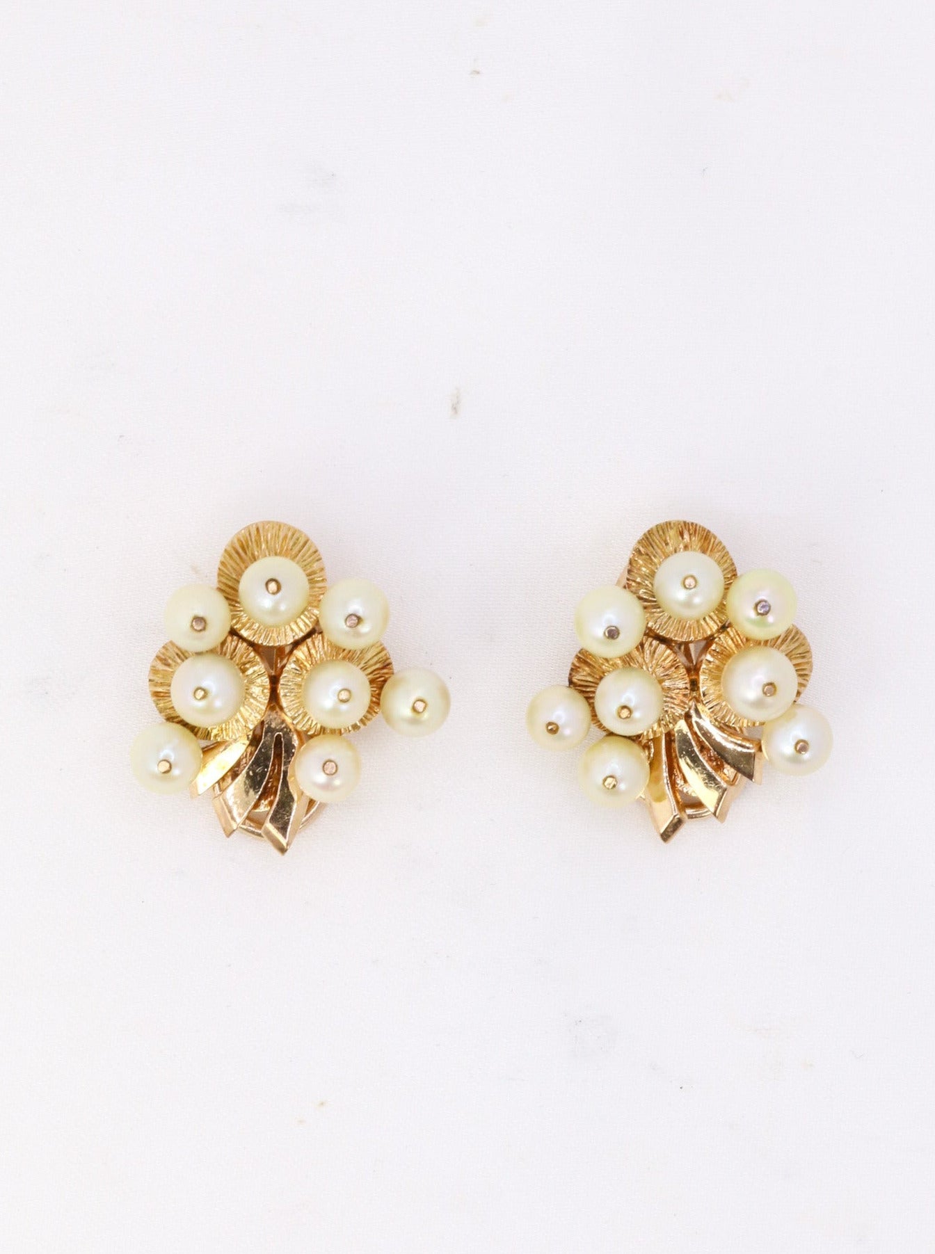 Clips d’oreilles vintage en or jaune et perles de culture