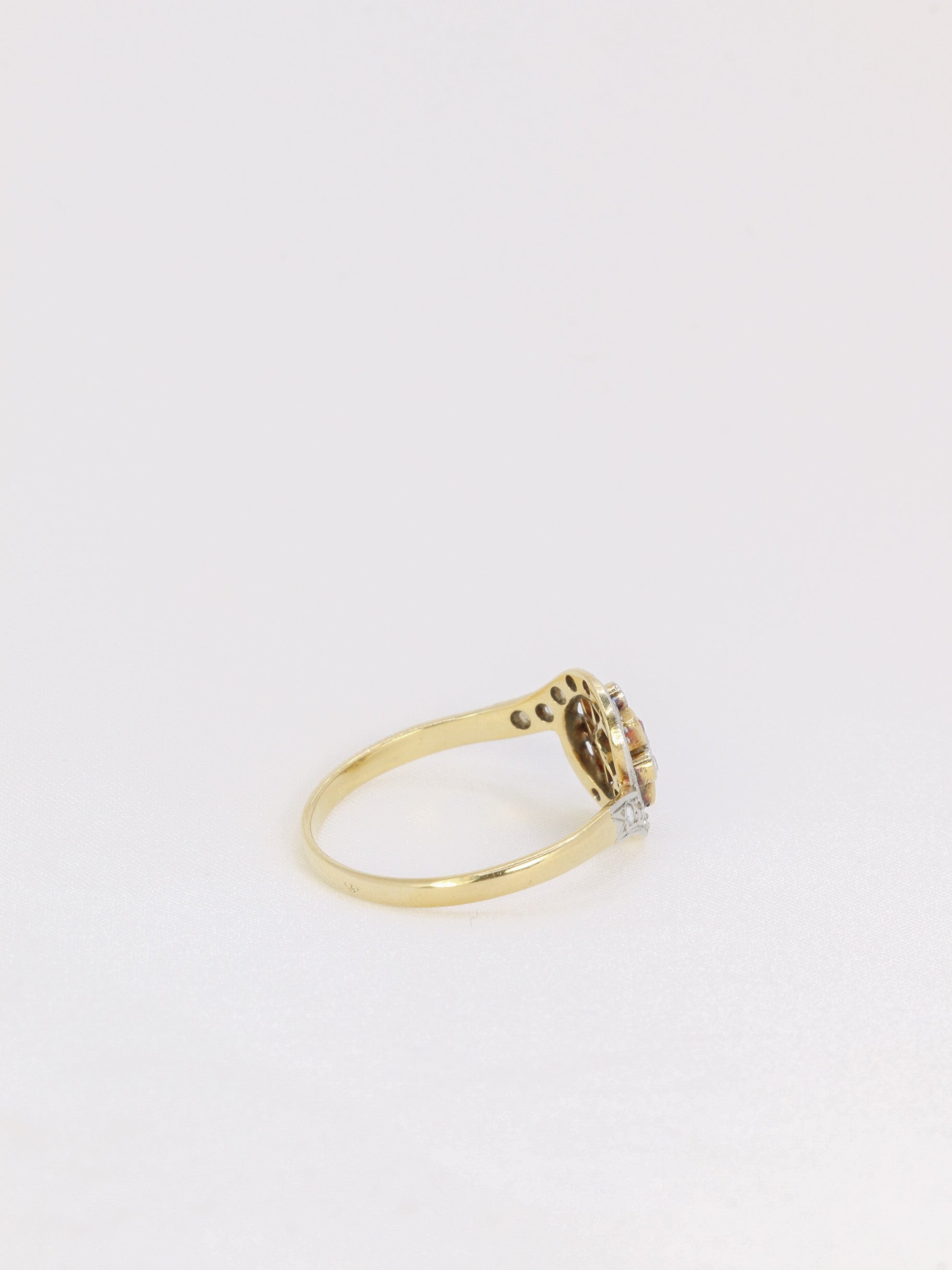 Bague tourbillon en or, diamants et rubis