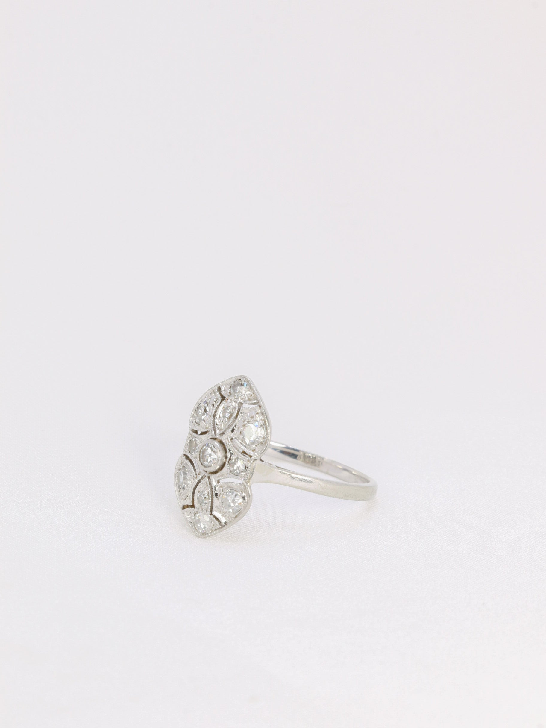 Bague Art-Déco en or, platine et diamants