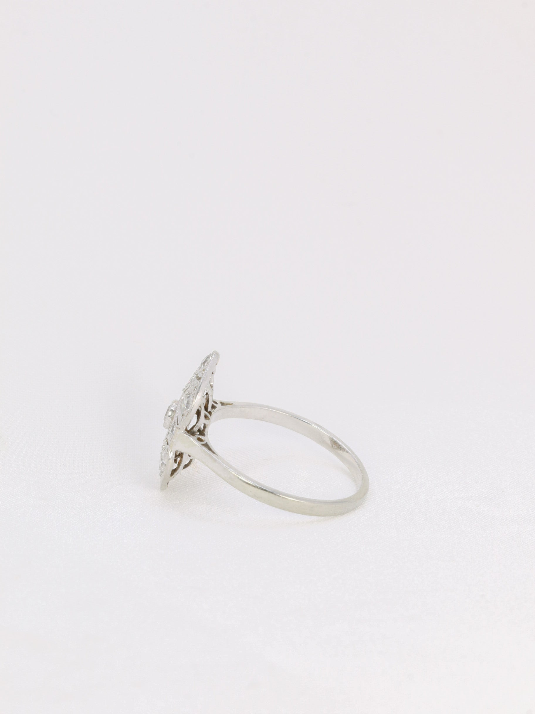 Bague Art-Déco en or, platine et diamants