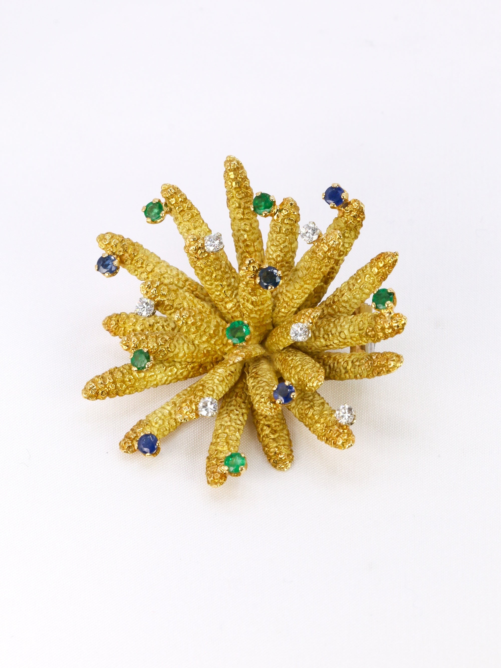 Broche vintage anémone or jaune diamants émeraudes saphirs