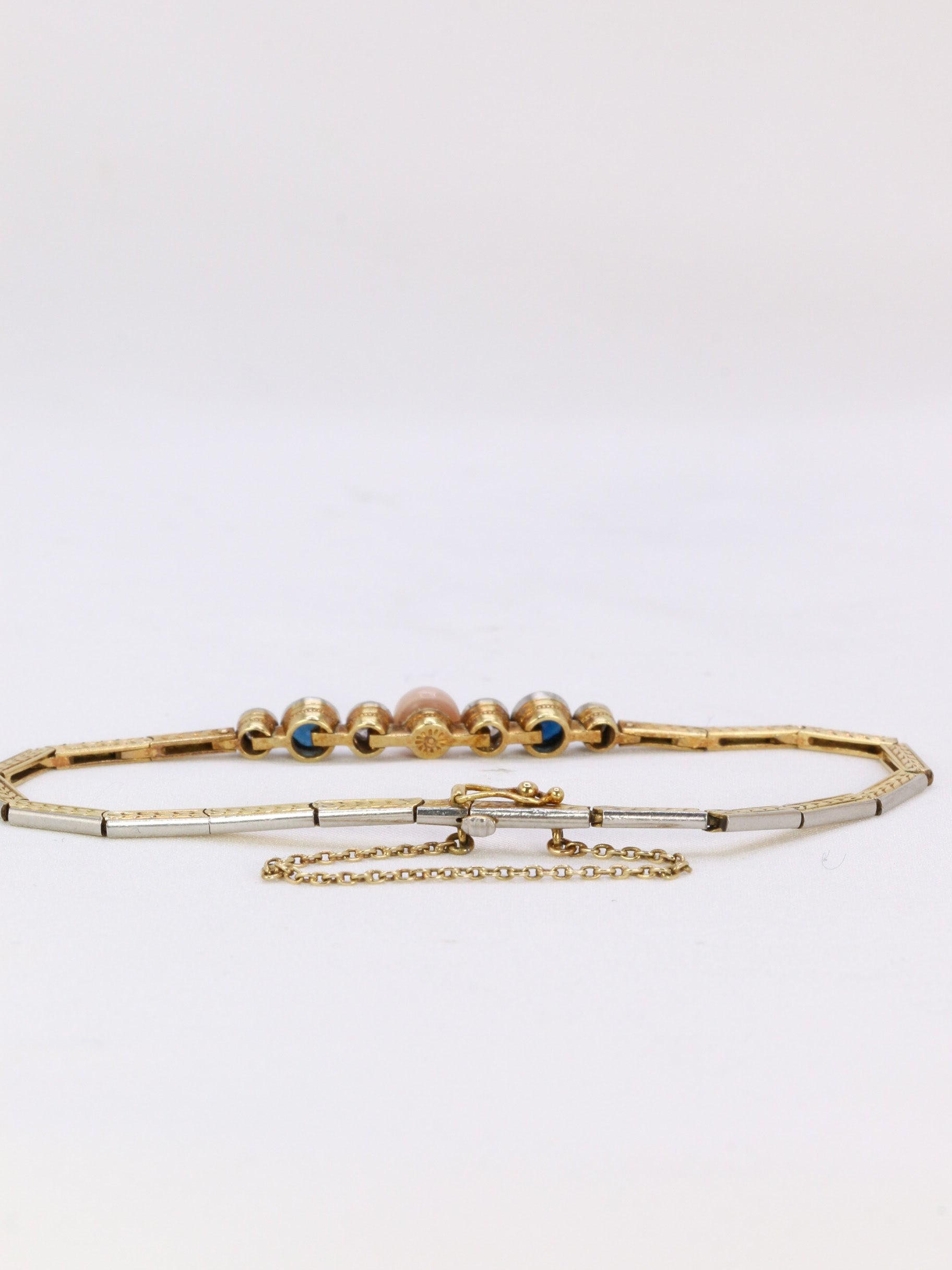 Bracelet Belle Epoque or perle fine bouton rosée diamants taille ancienne saphirs