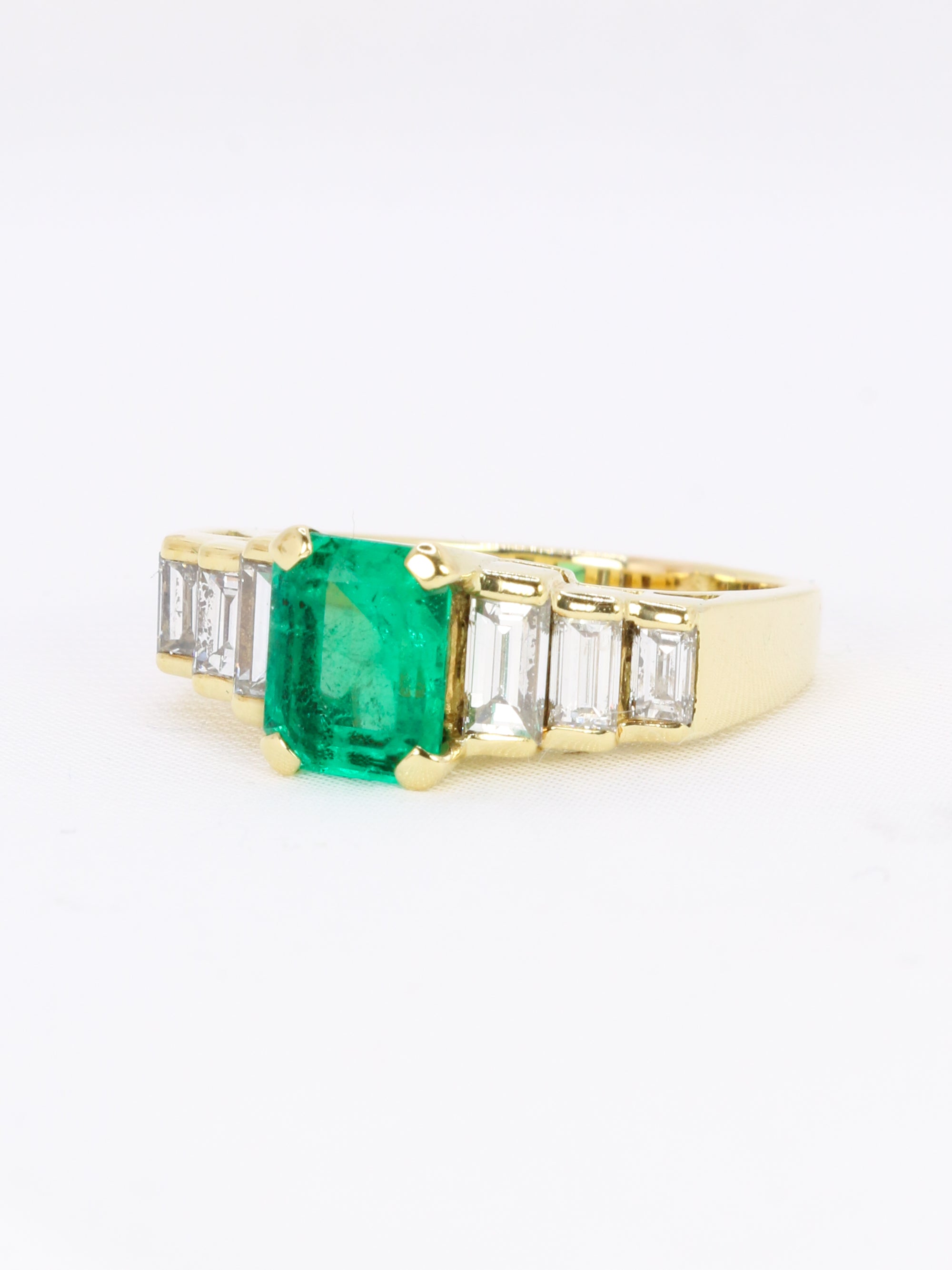 Bague Art Deco or jaune diamants émeraude colombienne Muzo 1,9 carat