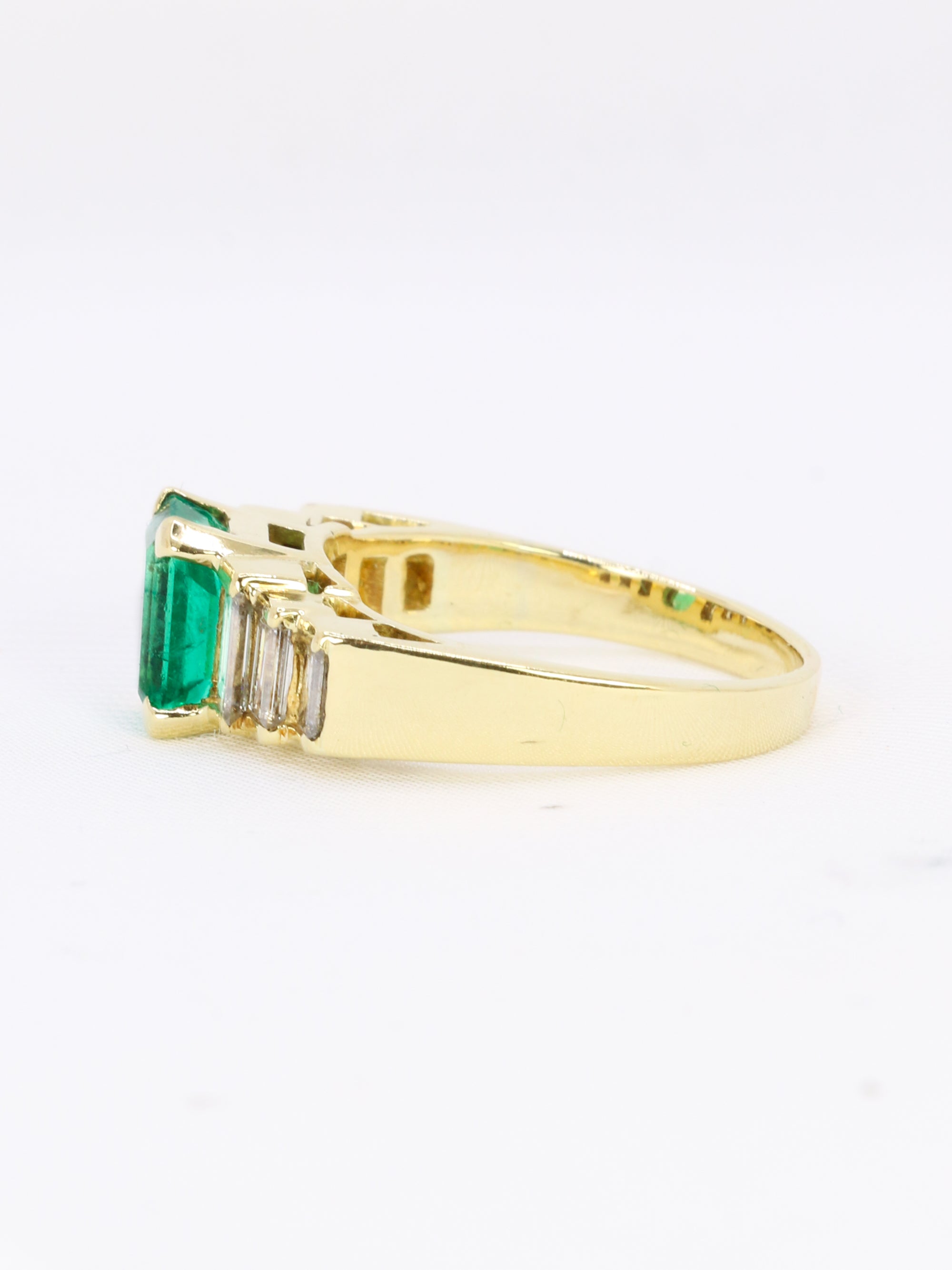 Bague Art Deco or jaune diamants émeraude colombienne Muzo 1,9 carat