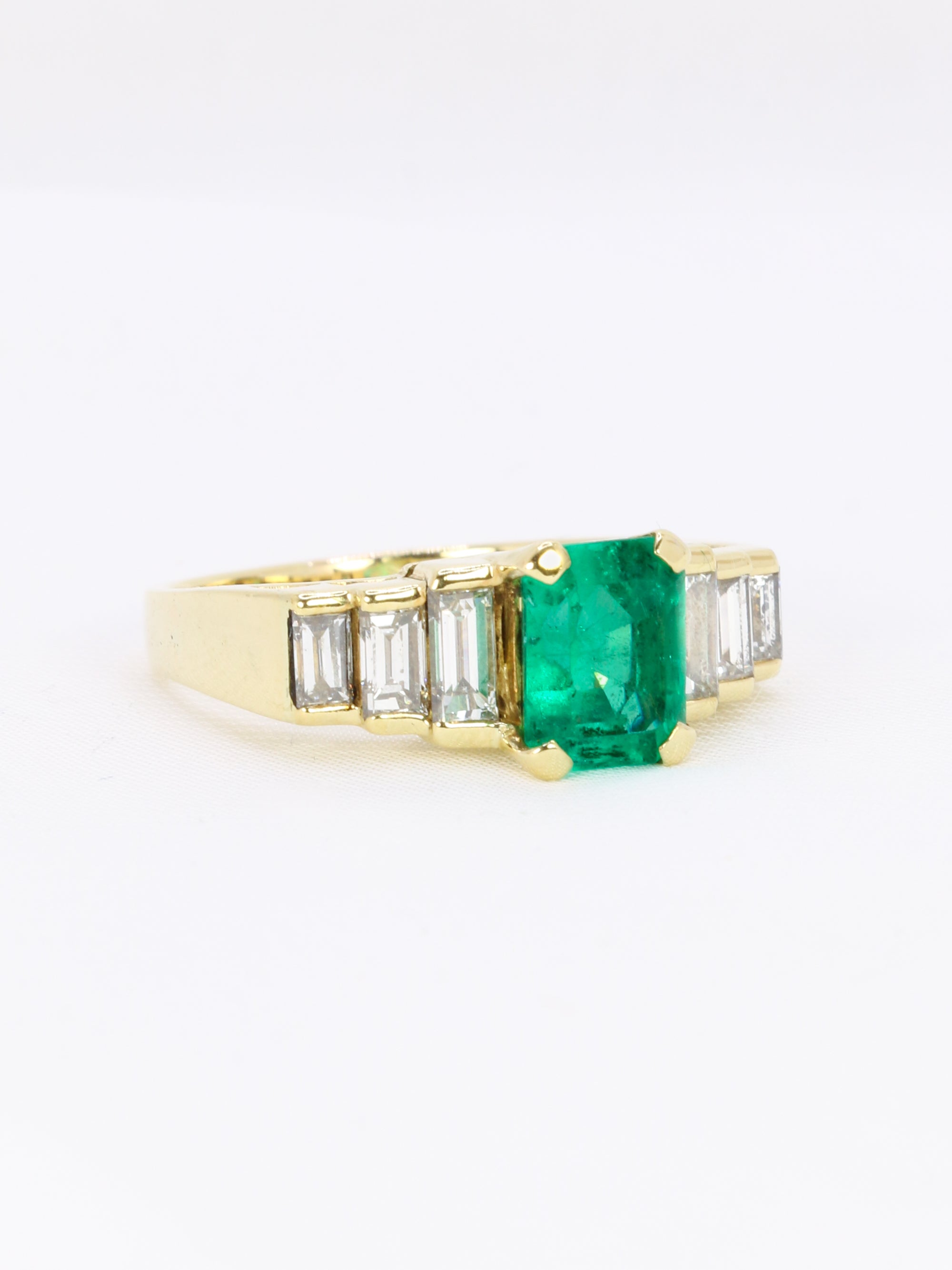 Bague Art Deco or jaune diamants émeraude colombienne Muzo 1,9 carat