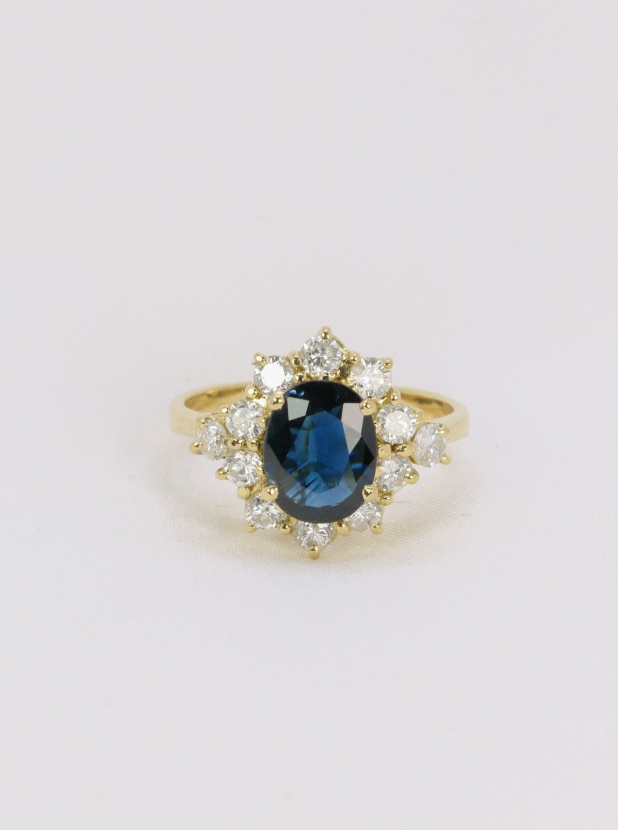 Bague marguerite vintage en or, saphir ovale et diamants