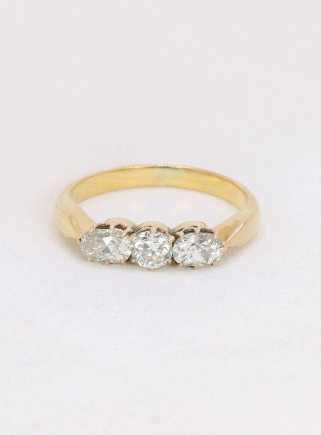 Bague trilogie or jaune diamants taille ancienne 0.95ct