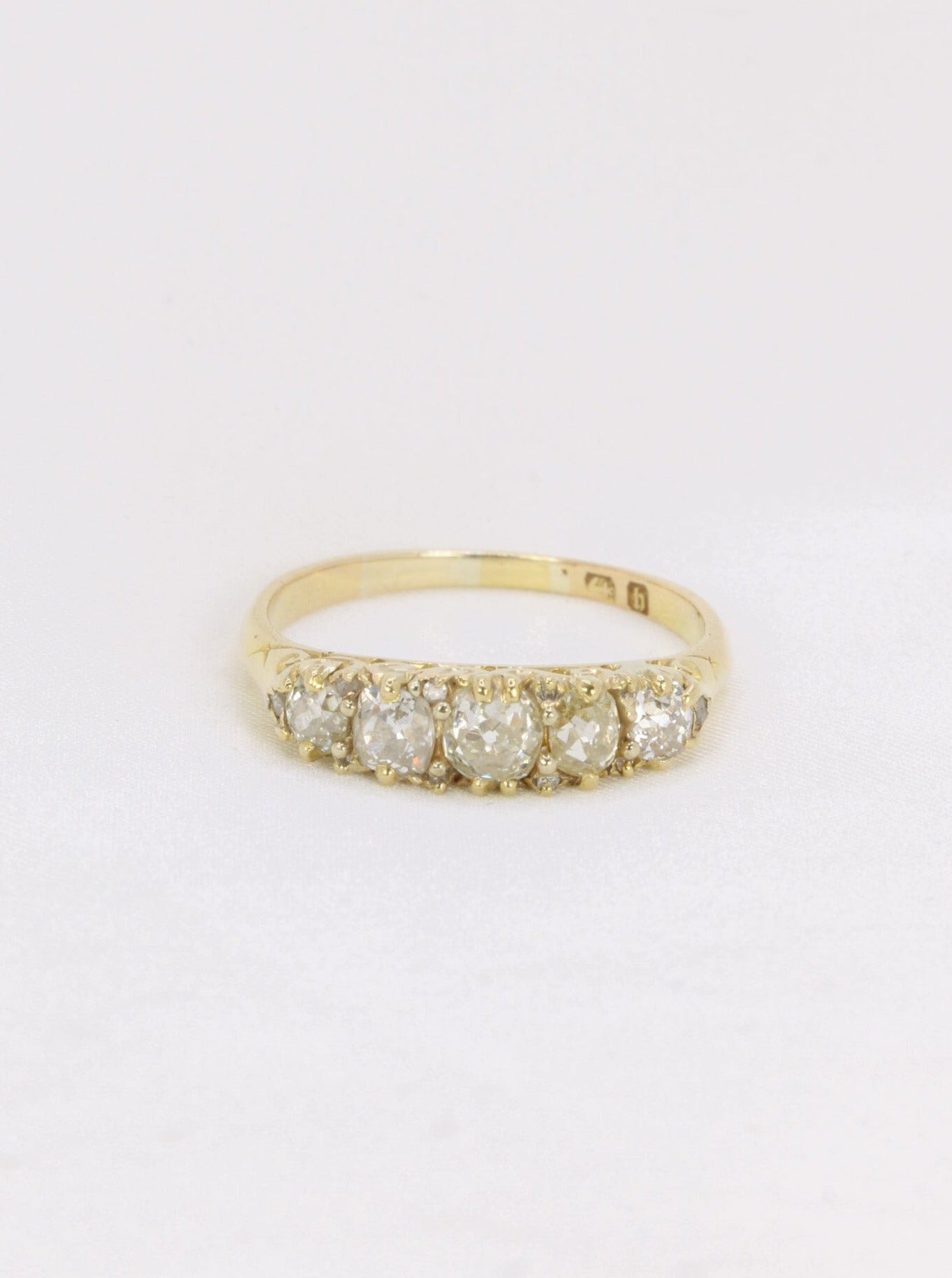 Bague jarretière en or et diamants taille ancienne