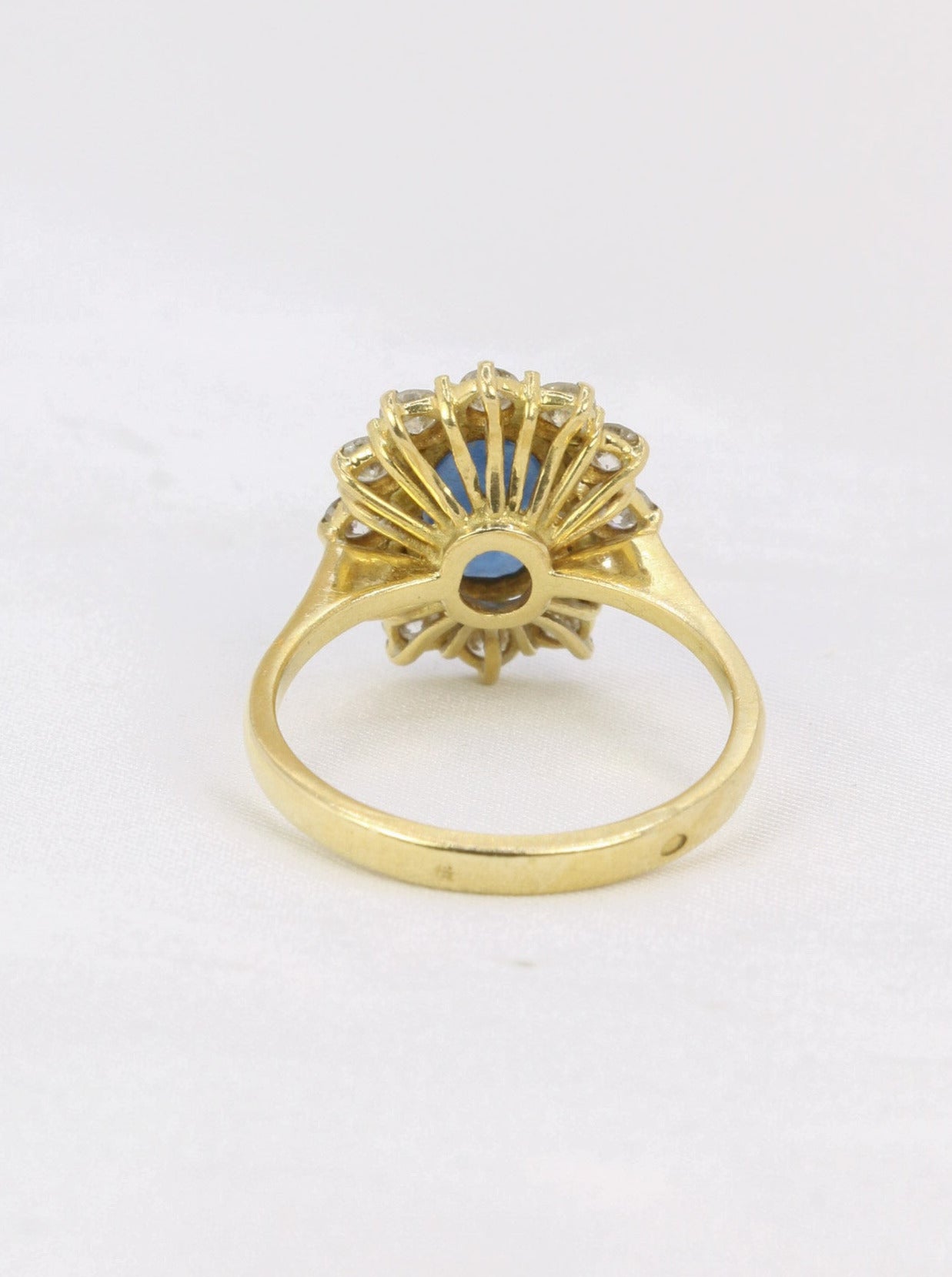 Bague marguerite vintage or diamants saphir ovale