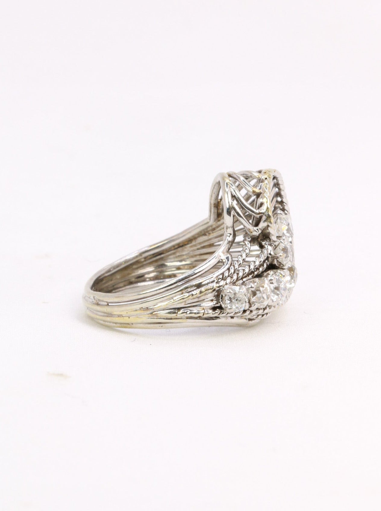 Bague tourbillon or blanc diamants 1 ct