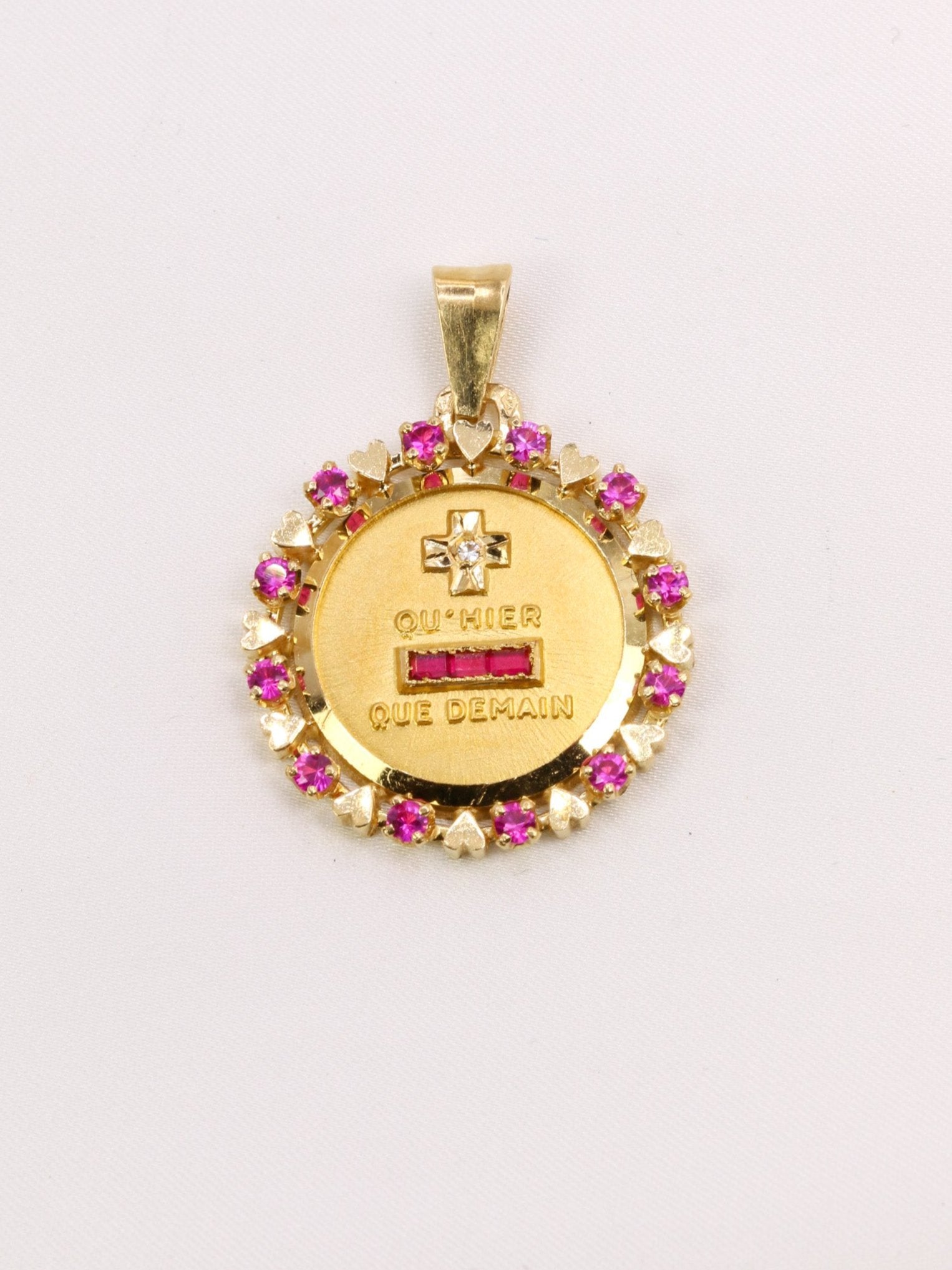 Médaille Amour vintage or Jaune Plus hier moins demain diamant rubis