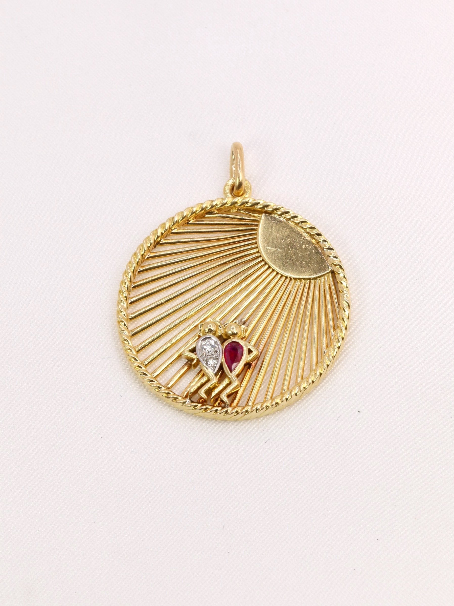 VAN CLEEF & ARPELS par GEORGES LENFANT Pendentif vintage danseuses or jaune diamant rubis